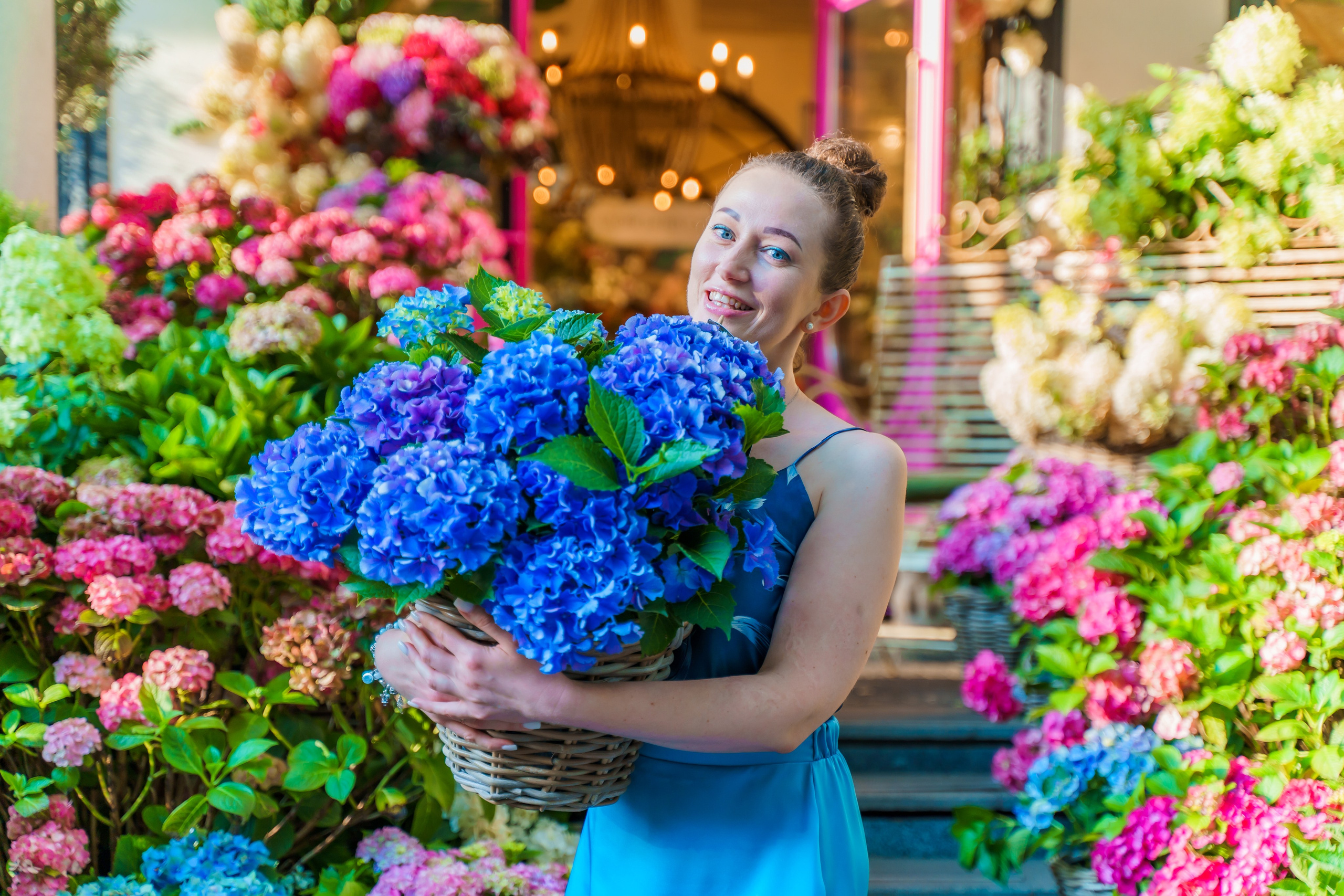 Індивідуальна фотосесія в гортензіях у Клов саду. Сімейний фотограф Київ Наталія Шкаврон