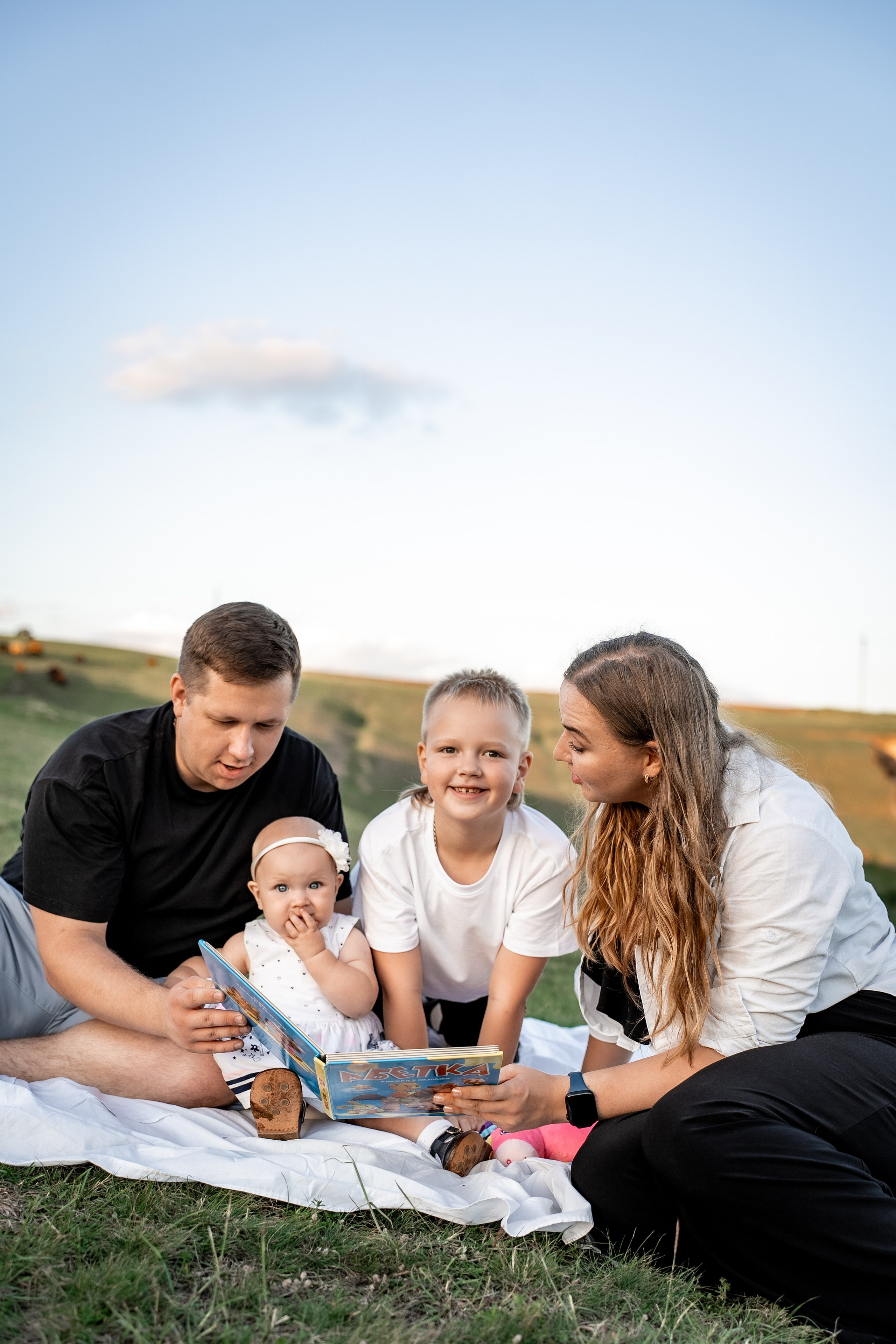 Сімейна фотосесія на овечій фермі. Сімейний фотограф Київ Наталія Шкаврон