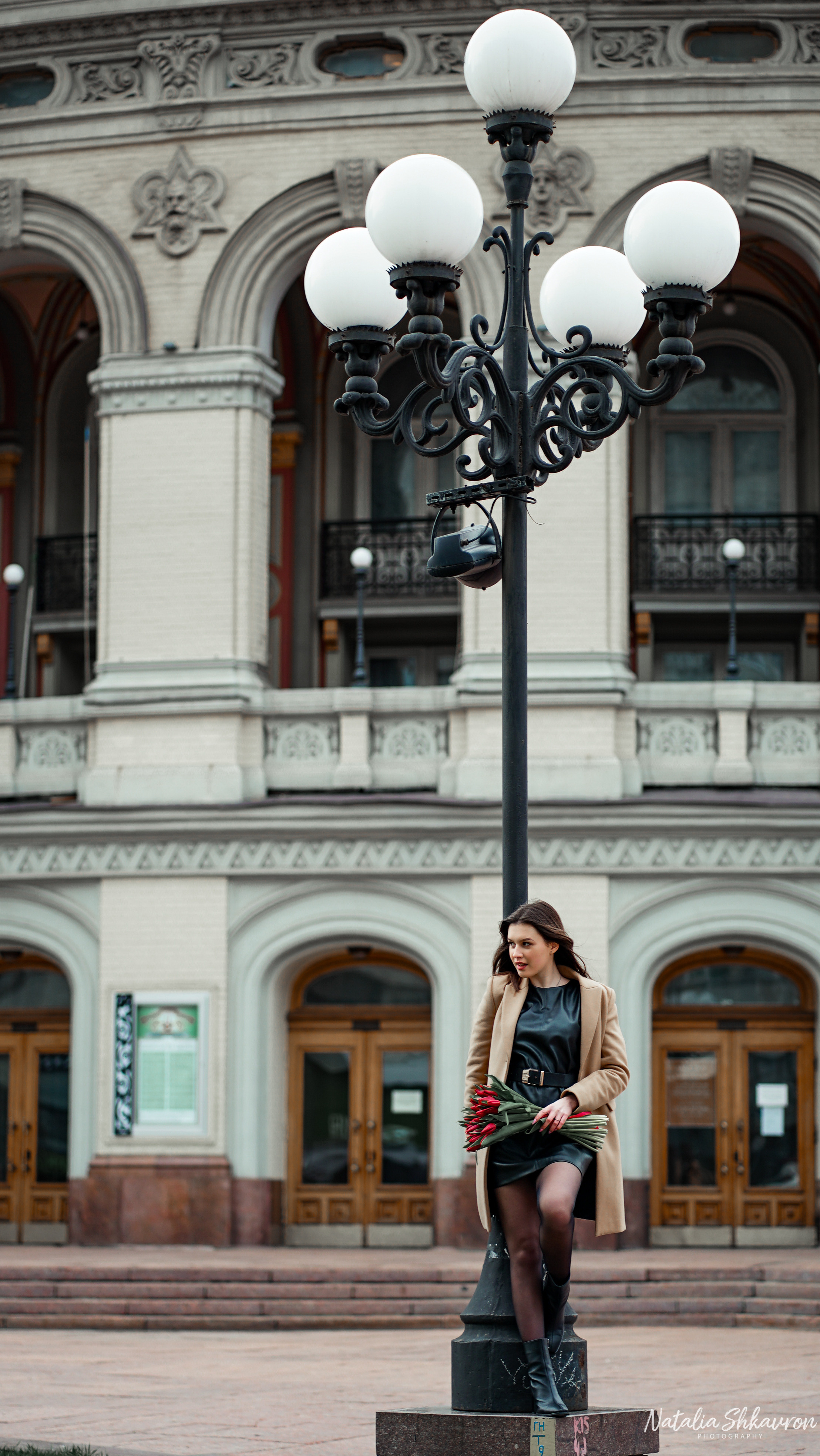 Індивідуальна фотосесія біля Оперного театру Київ. Сімейний фотограф Київ Наталія Шкаврон