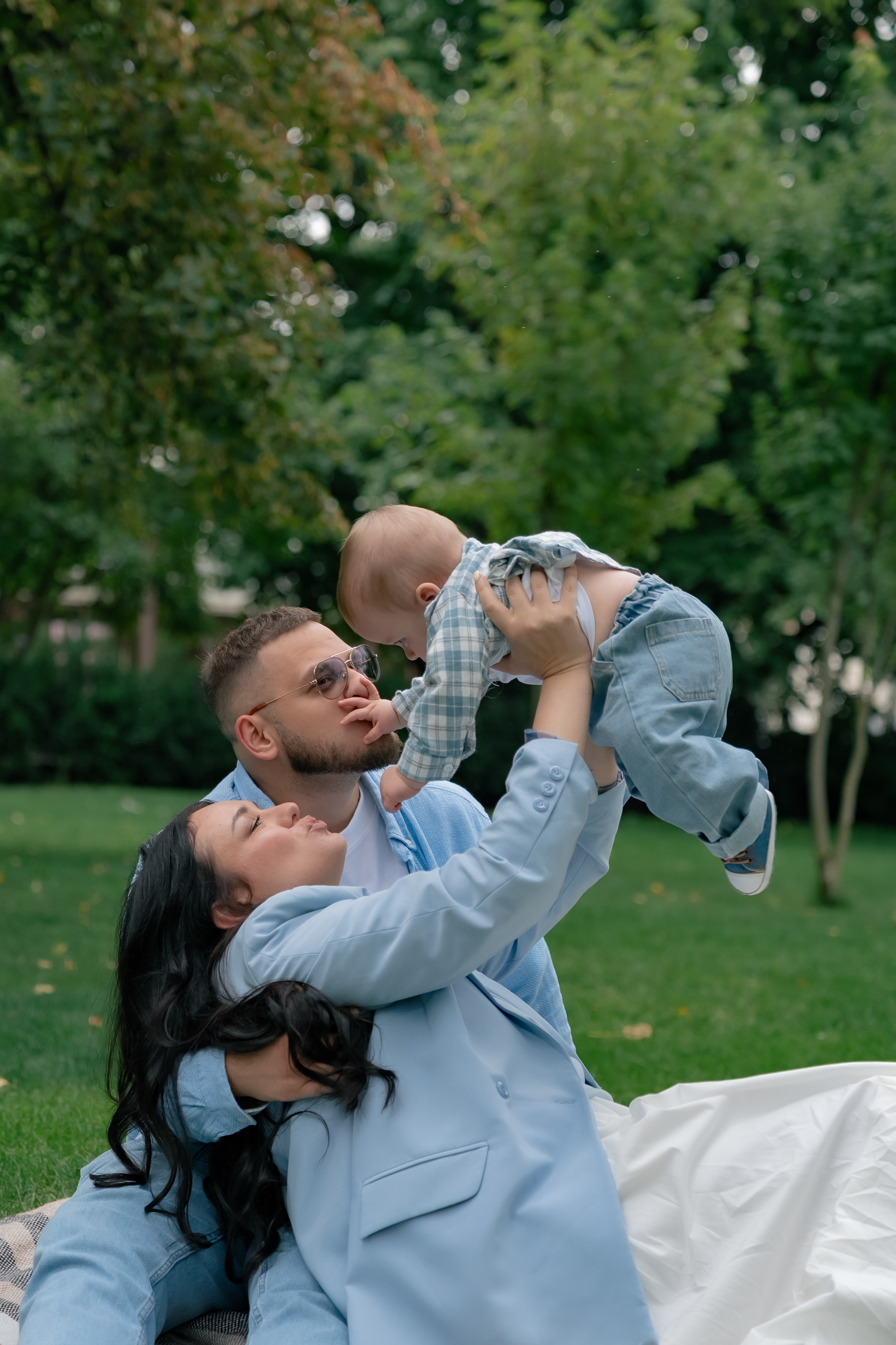 Сімейна фотосесія у парку Прага. Сімейний фотограф Київ Наталія Шкаврон