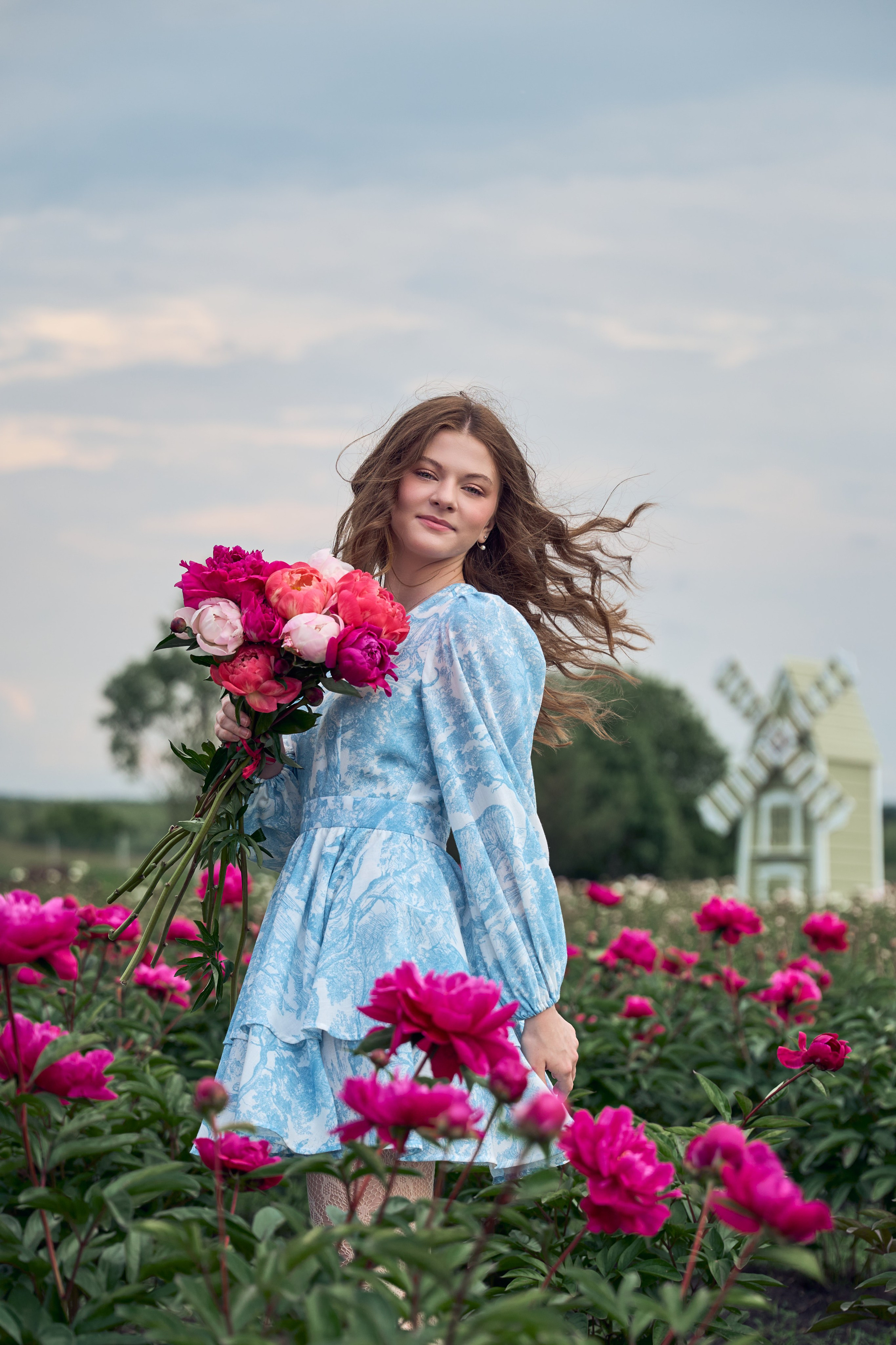 Сімейна фотосесія з піонами у Добропарку. Family photographer in Kiev Natalia Shkavron