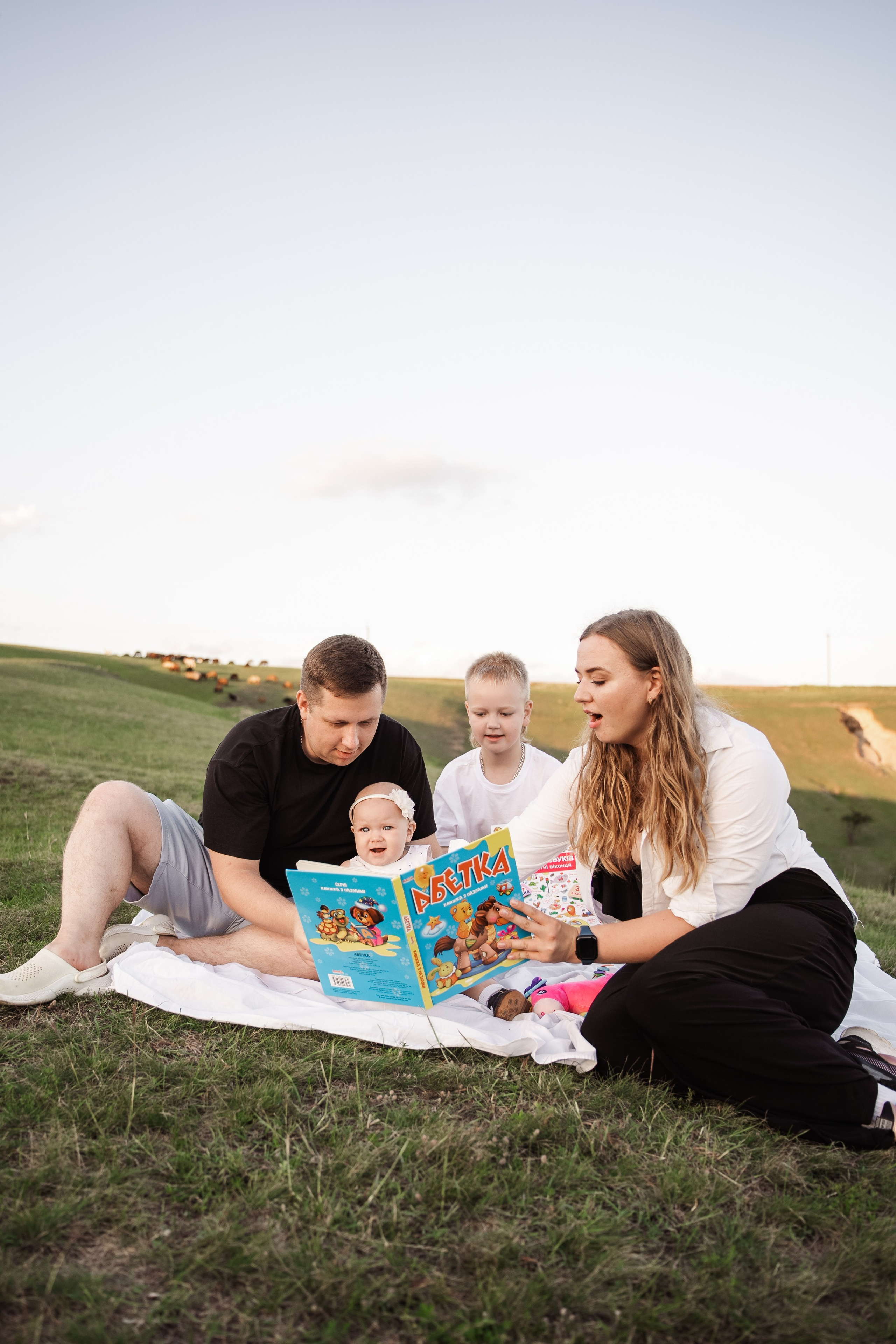 Святкування 1-го дня народження на овечій фермі. Family photographer in Kiev Natalia Shkavron