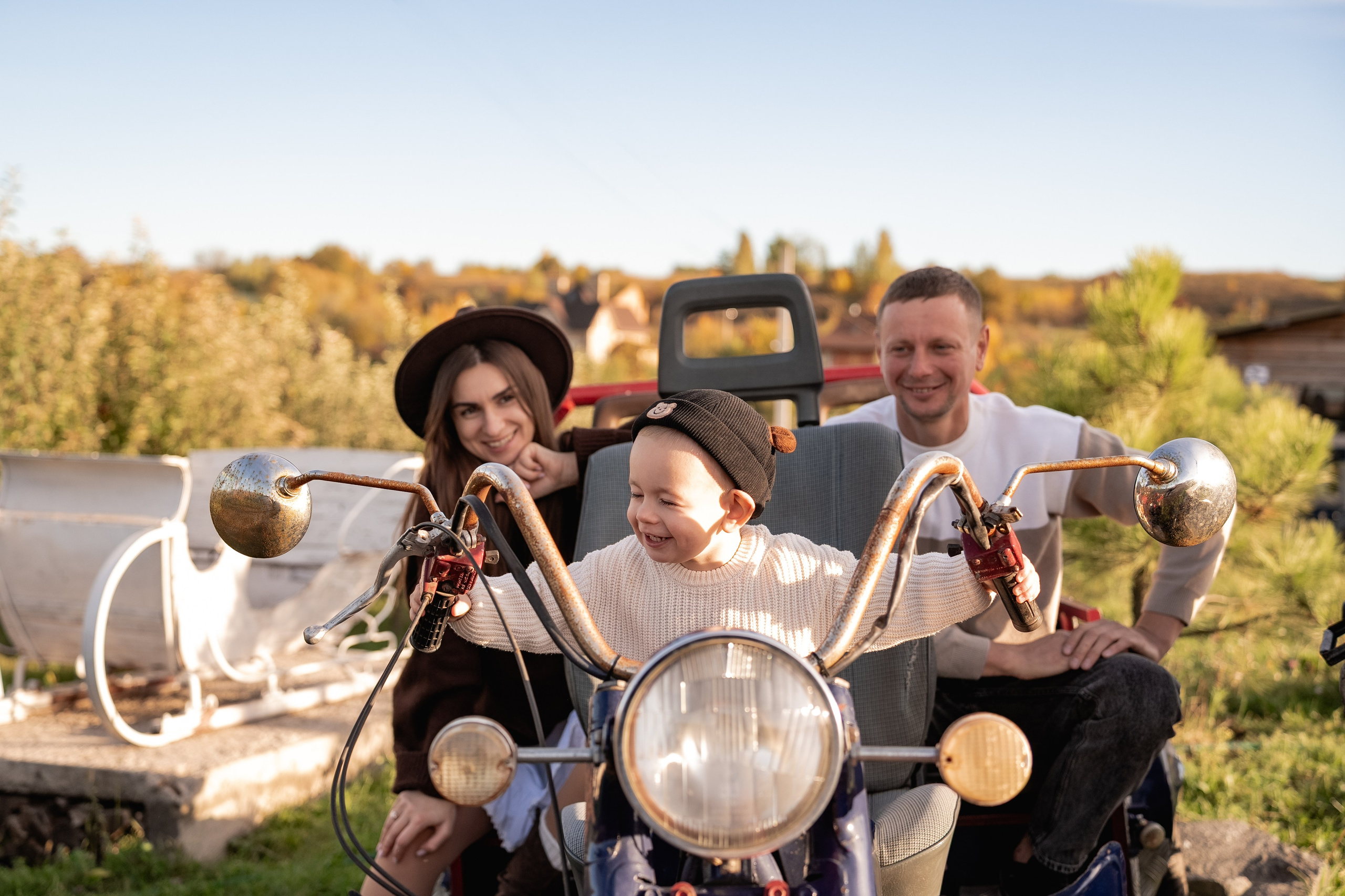 Сімейна фотосесія на кінній фермі. Family photographer in Kiev Natalia Shkavron