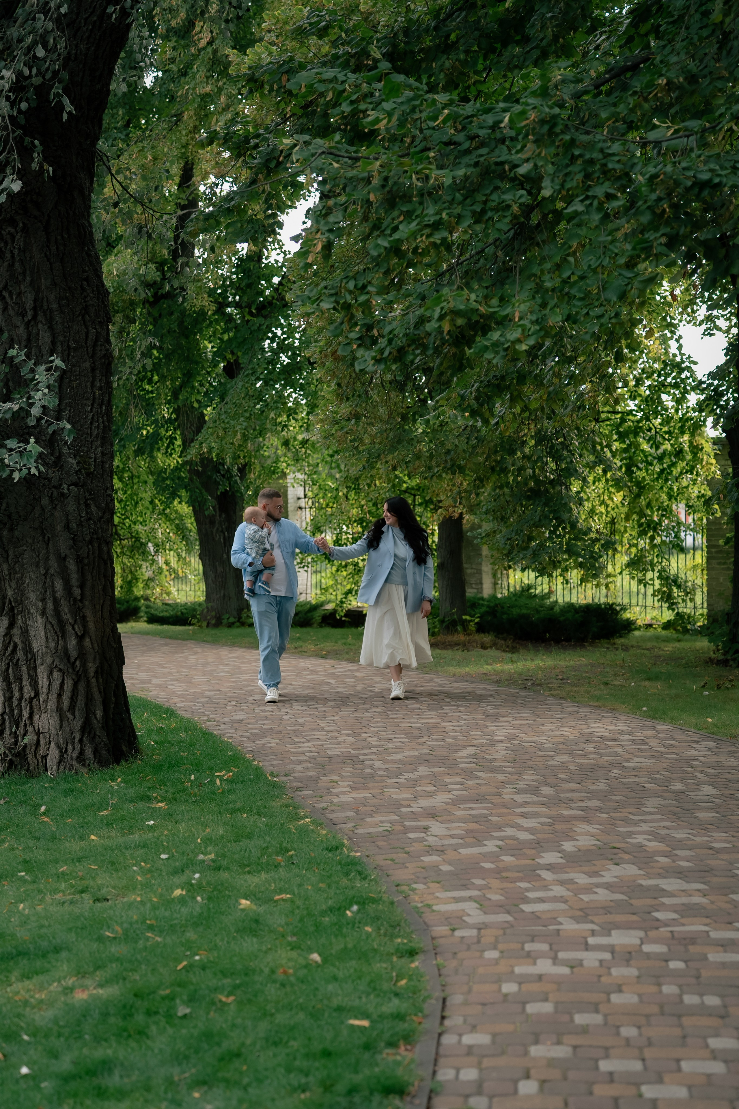 Сімейна фотосесія у парку Прага. Сімейний фотограф Київ Наталія Шкаврон