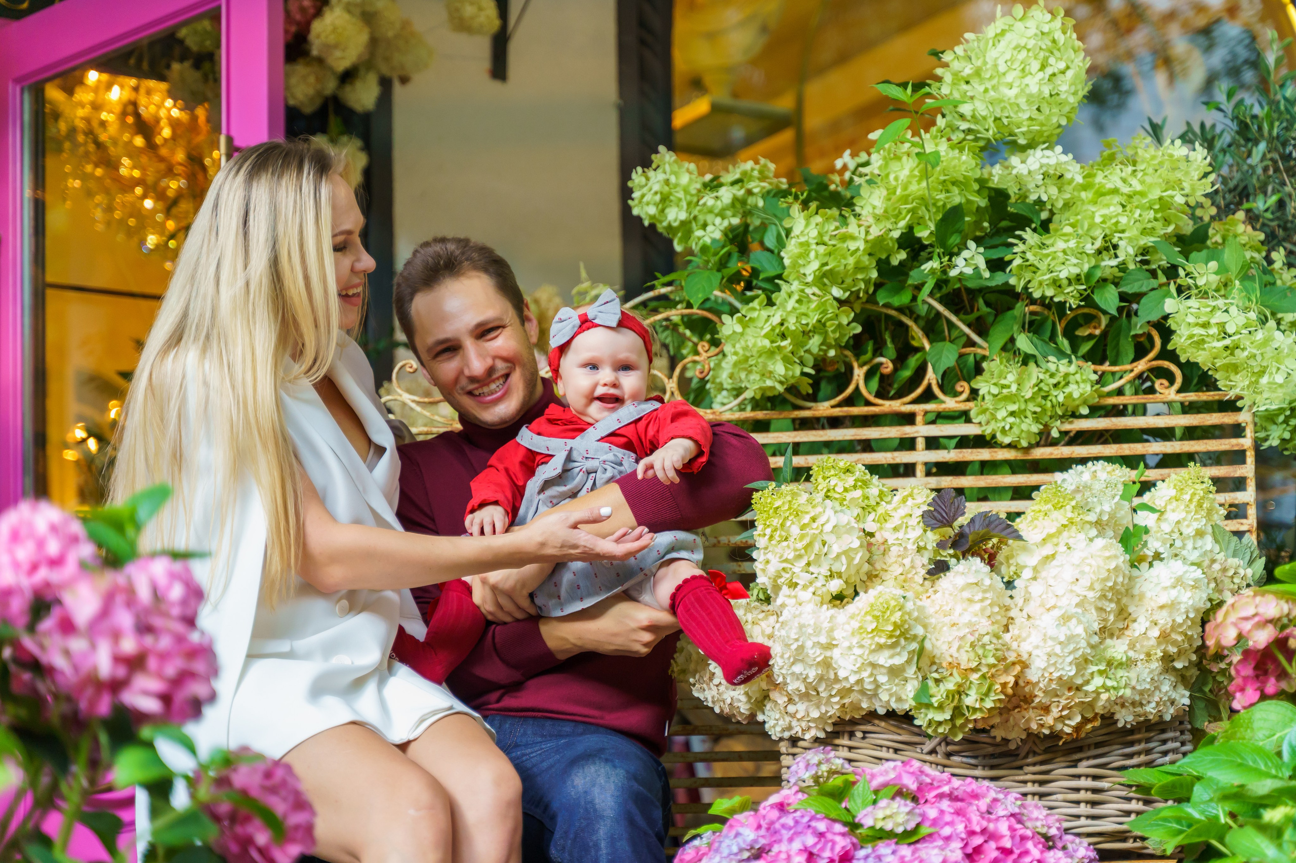 Сімейна фотосесія в гортензіях в Клов саду. Family photographer in Kiev Natalia Shkavron