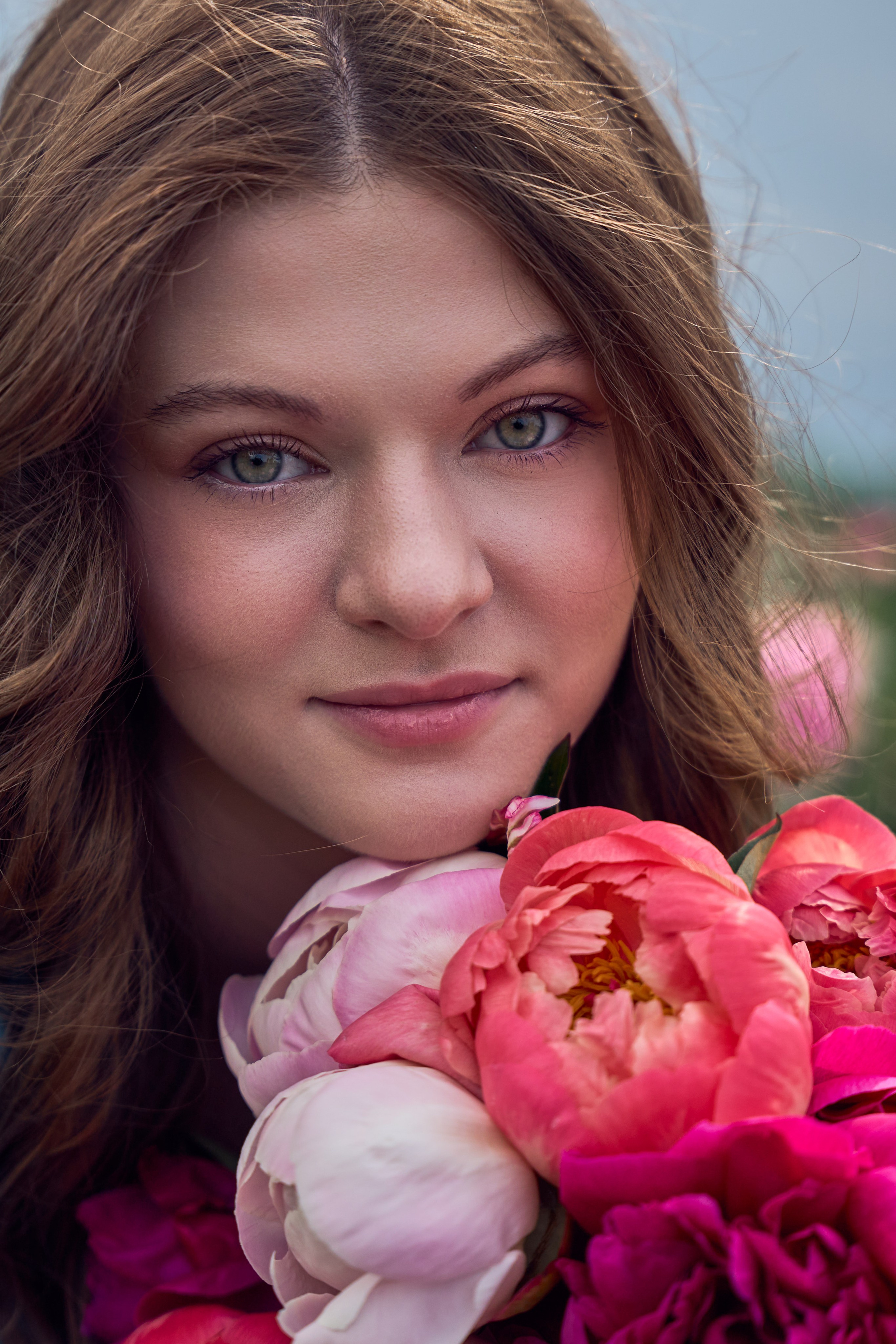 Сімейна фотосесія з піонами у Добропарку. Family photographer in Kiev Natalia Shkavron
