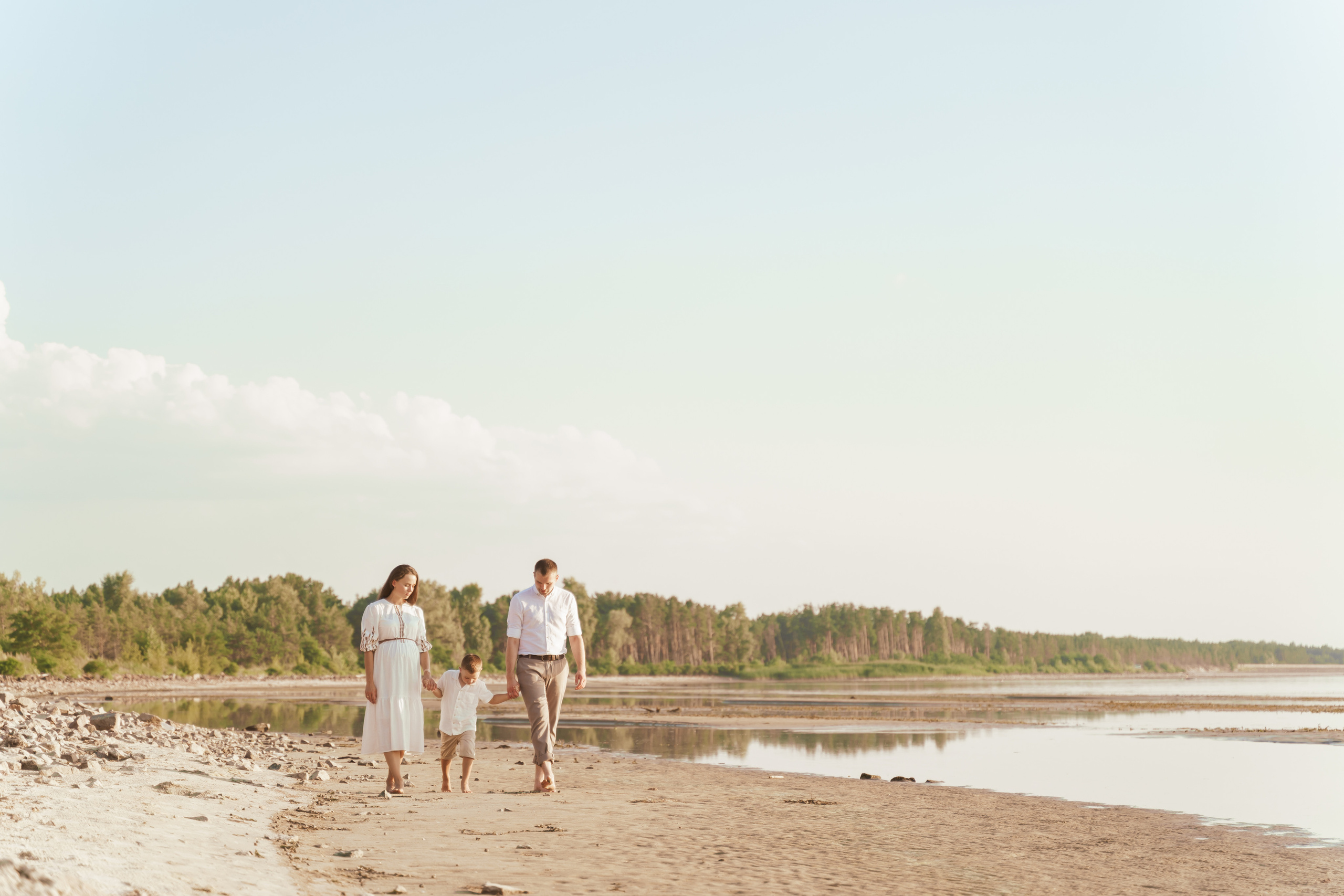 Фотосесія вагітності біля Київського моря. Сімейний фотограф Київ Наталія Шкаврон