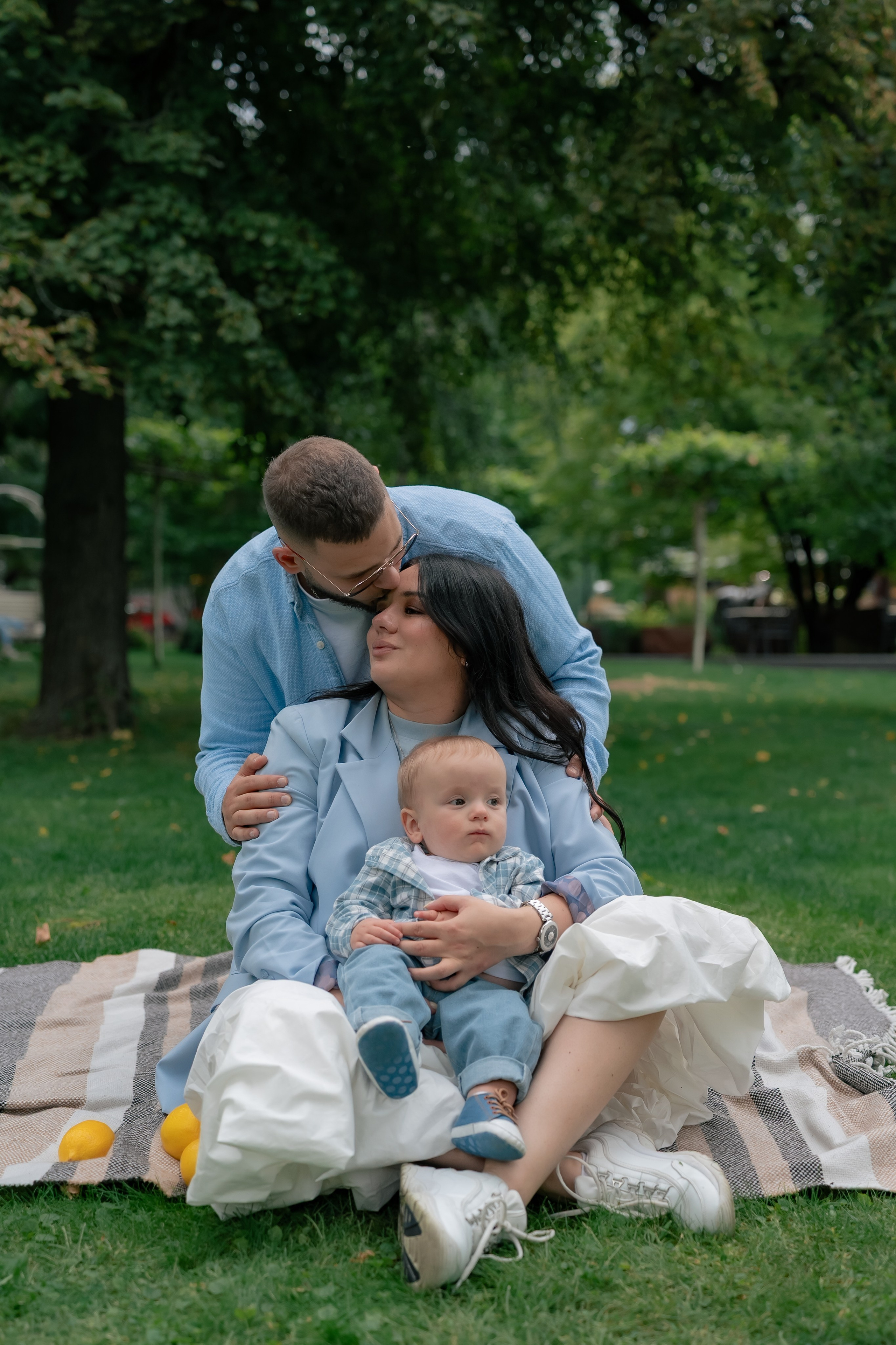 Сімейна фотосесія у парку Прага. Сімейний фотограф Київ Наталія Шкаврон