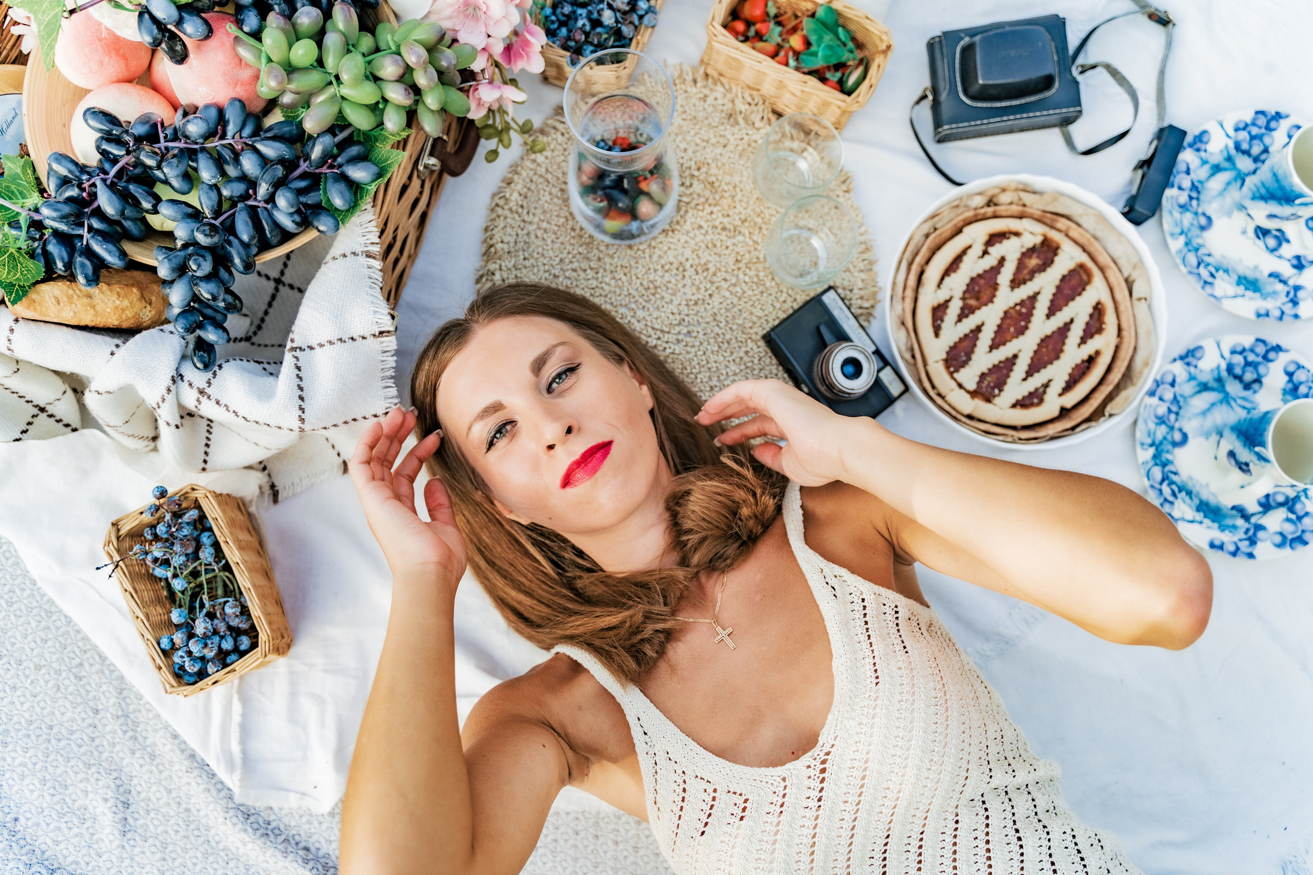 Індивідуальна фотосесія на локації біля річки у лодці. Сімейний фотограф Київ Наталія Шкаврон