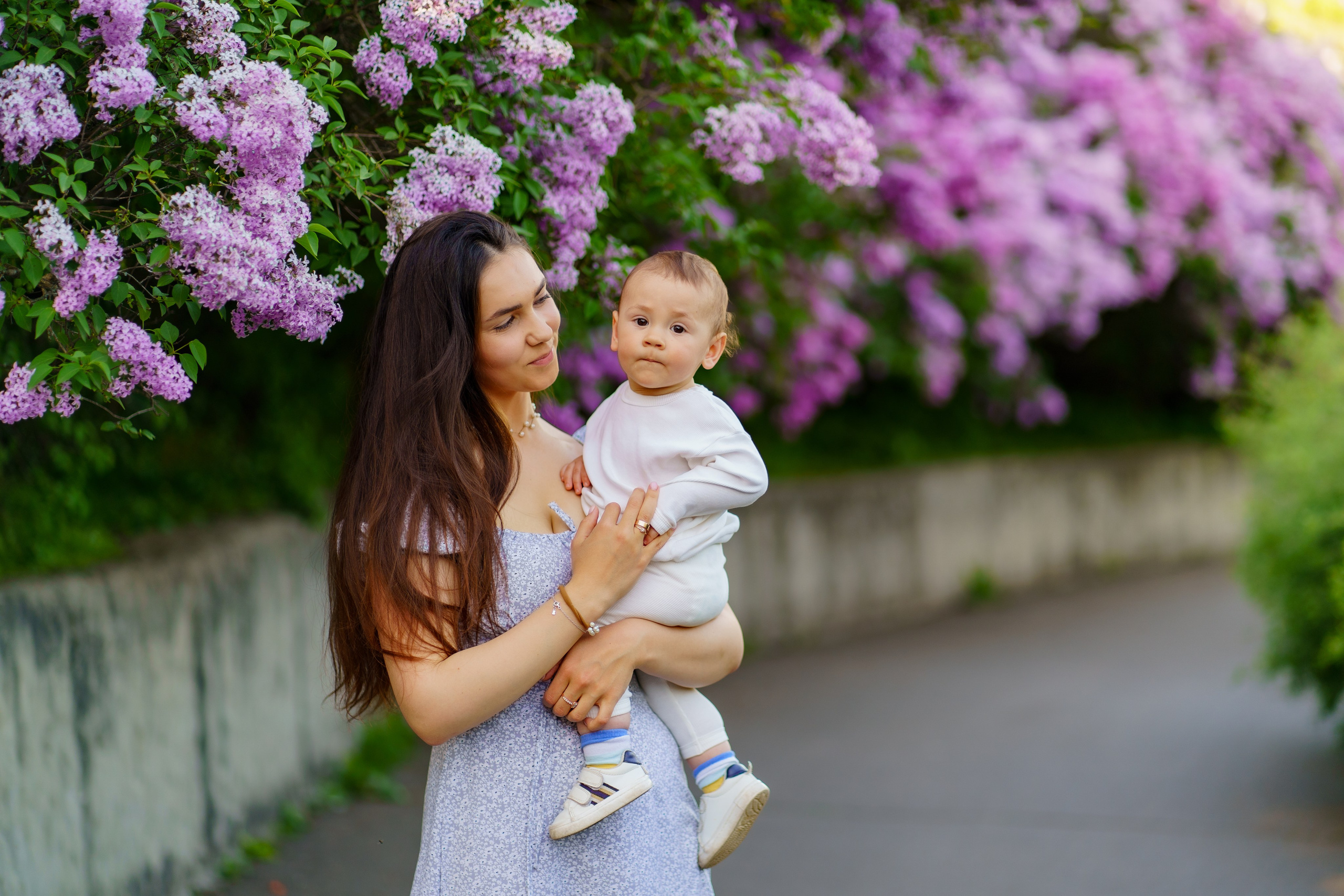 Сімейна фотосесія в бузку Київ. Сімейний фотограф Київ Наталія Шкаврон