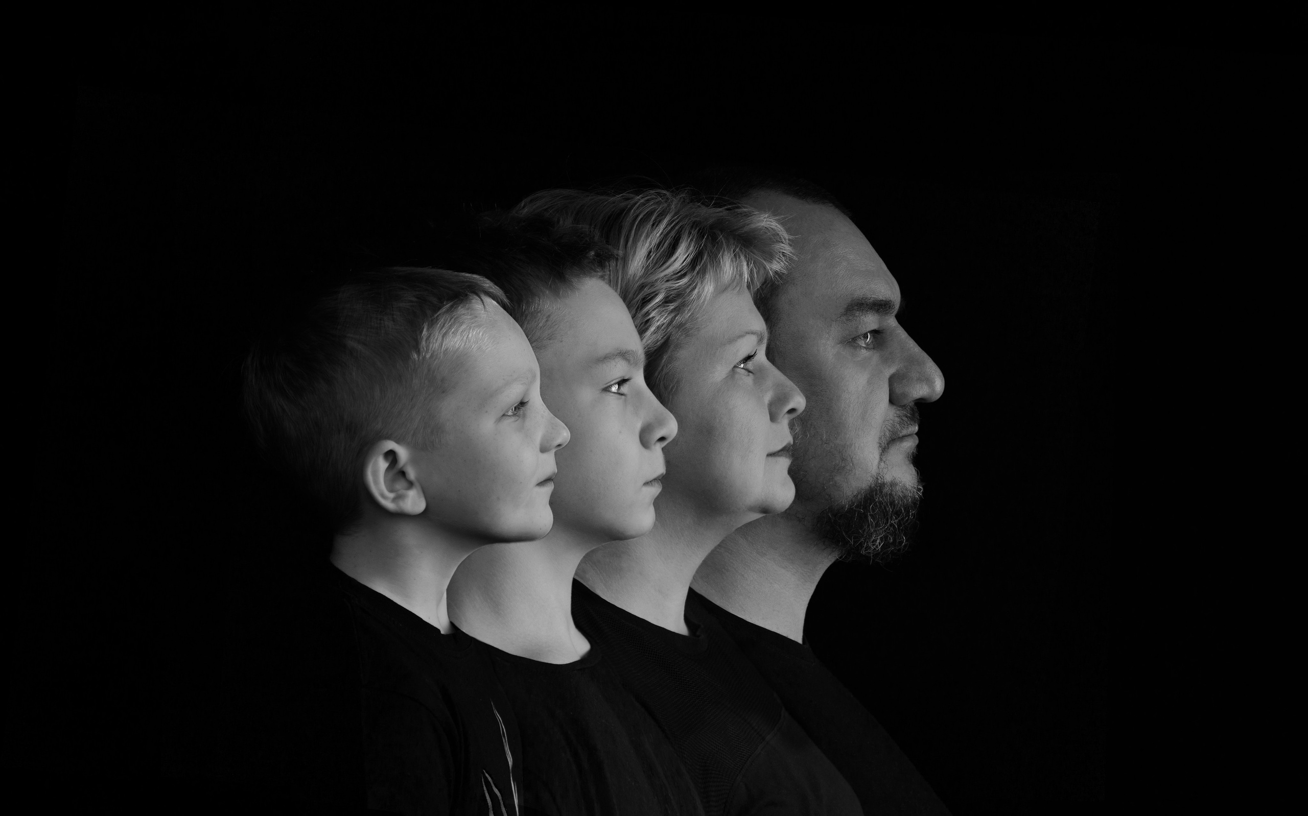 Сімейна фотосесія в чорно білому стилі. Сімейний фотограф Київ Наталія Шкаврон