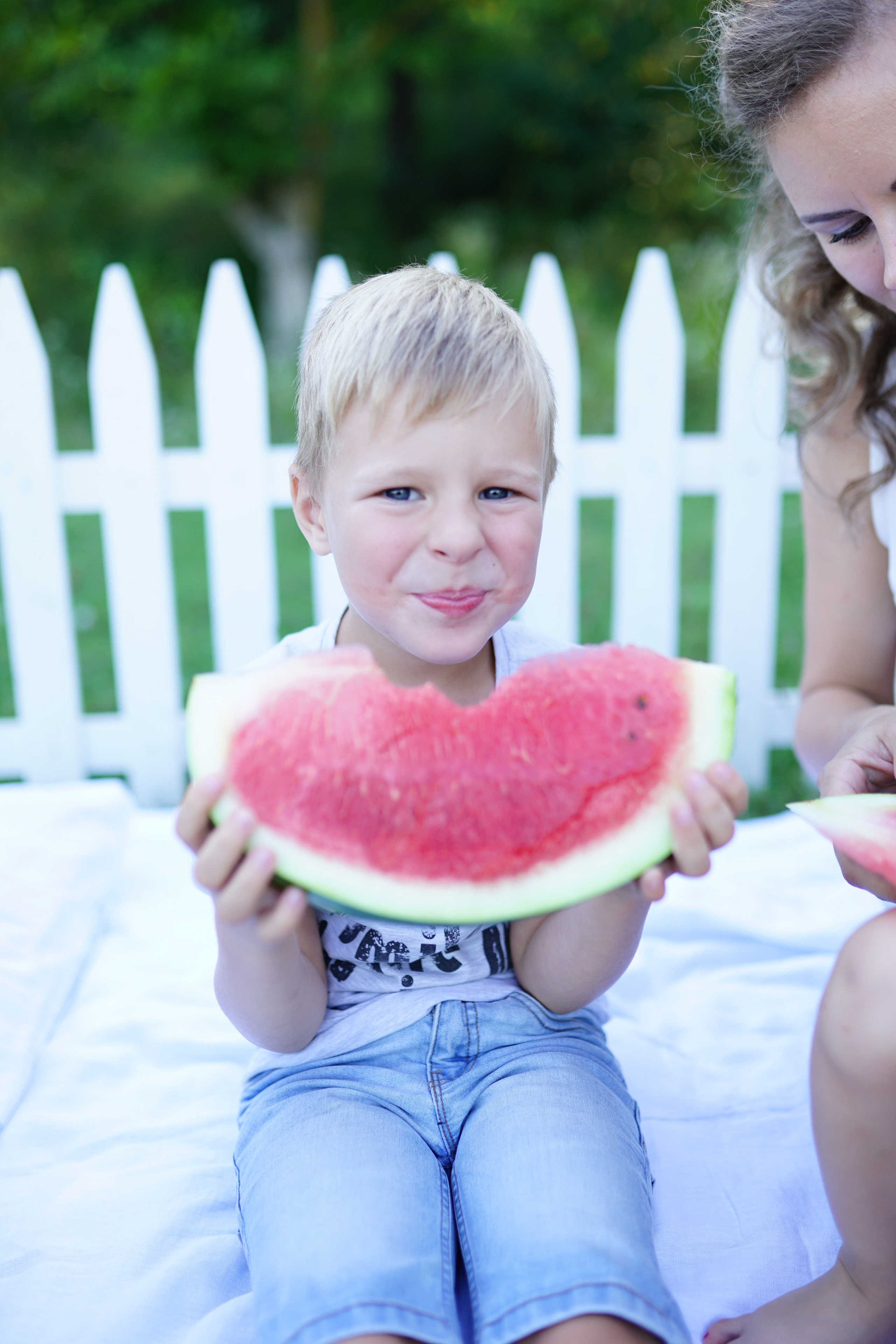 Сімейна фотосесія з кавунами. Family photographer in Kiev Natalia Shkavron