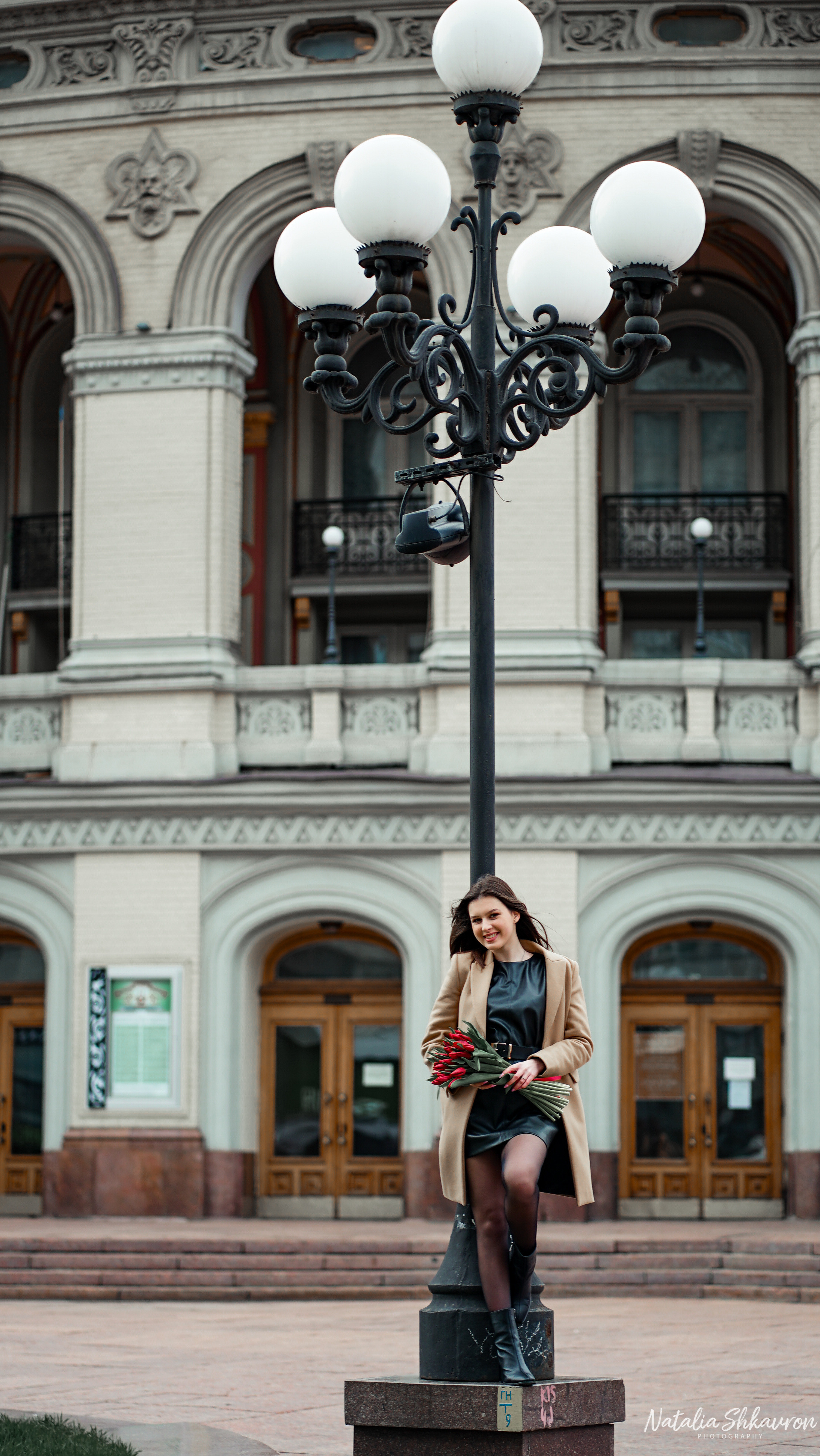 Індивідуальна фотосесія біля Оперного театру Київ. Сімейний фотограф Київ Наталія Шкаврон