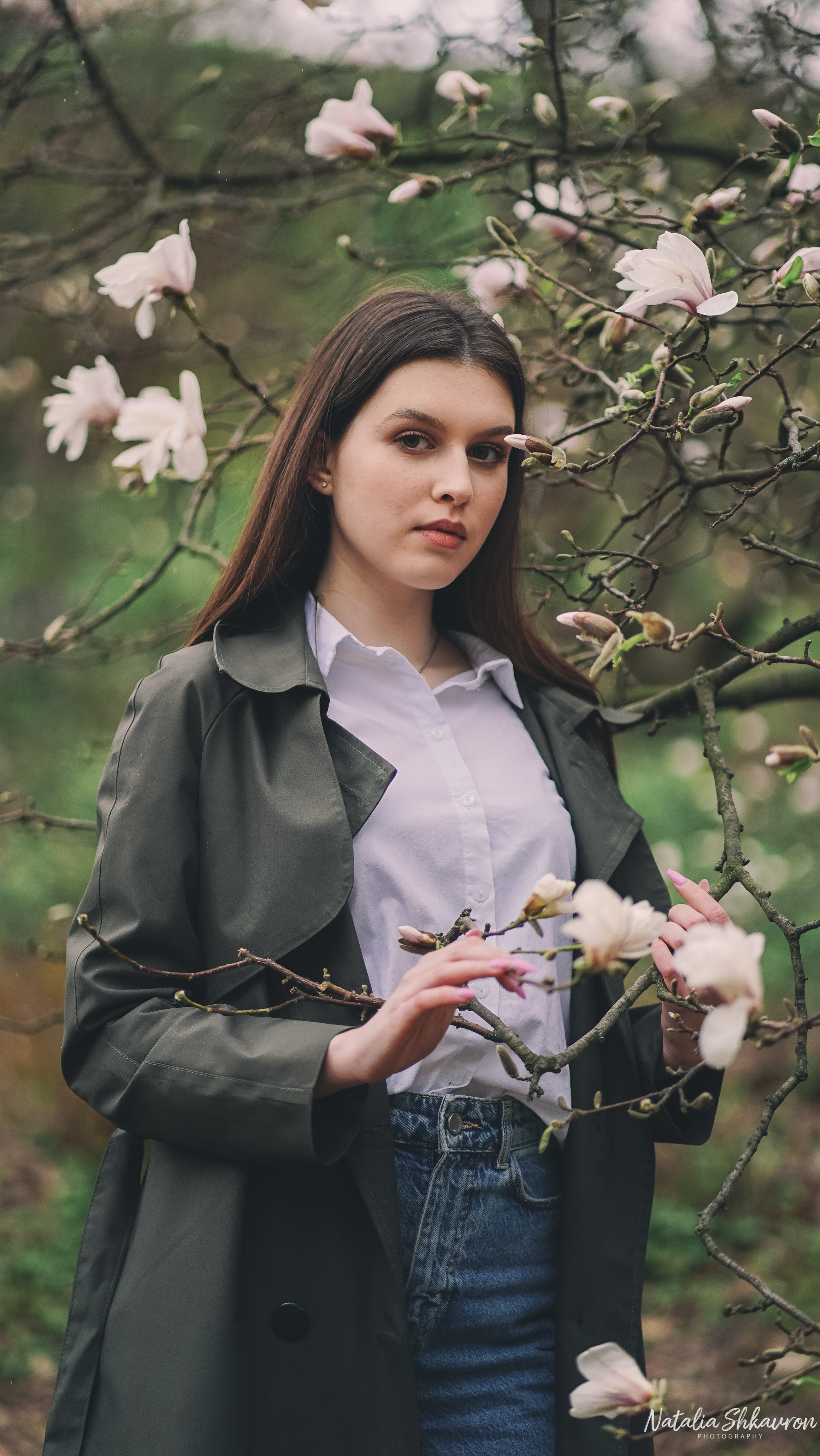 Весняна фотосесія в магноліях. Сімейний фотограф Київ Наталія Шкаврон