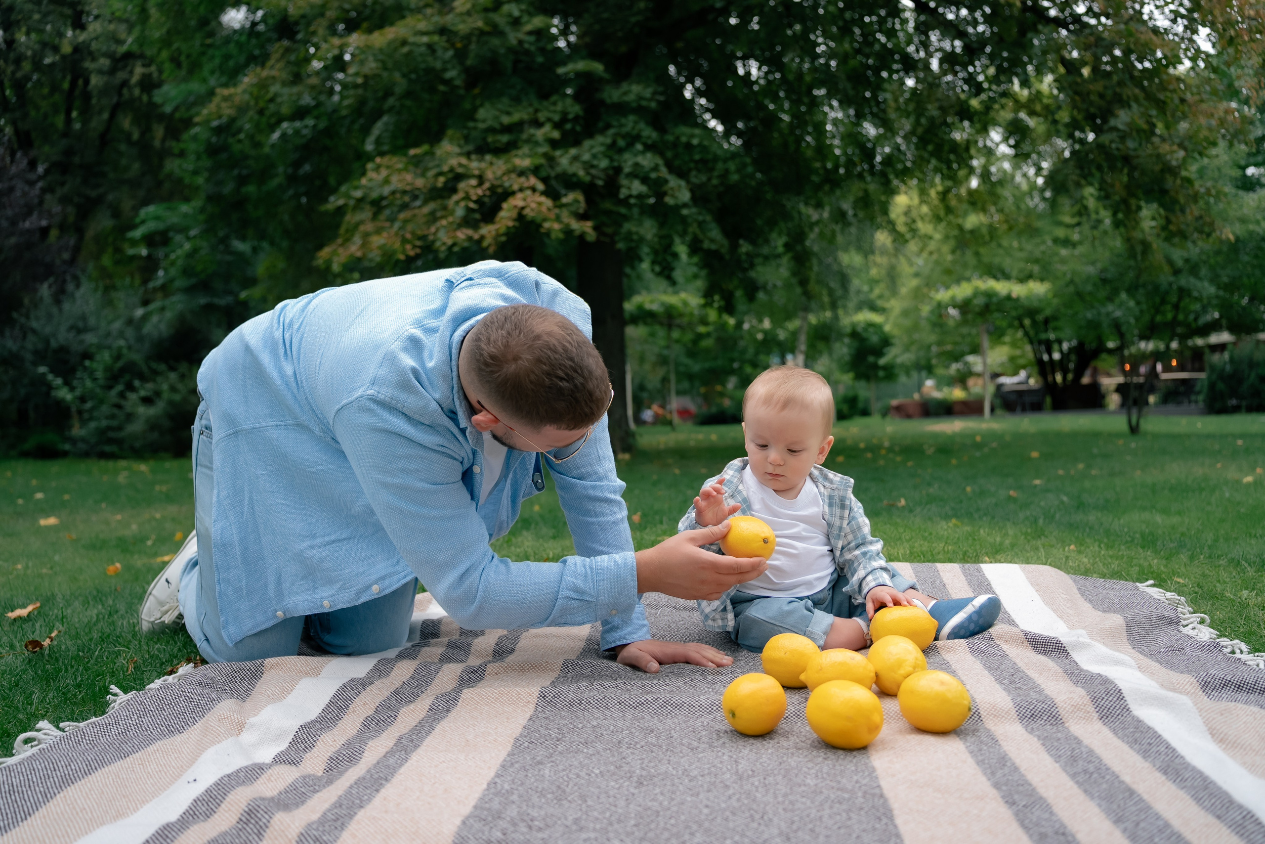 Сімейна фотосесія у парку Прага. Сімейний фотограф Київ Наталія Шкаврон