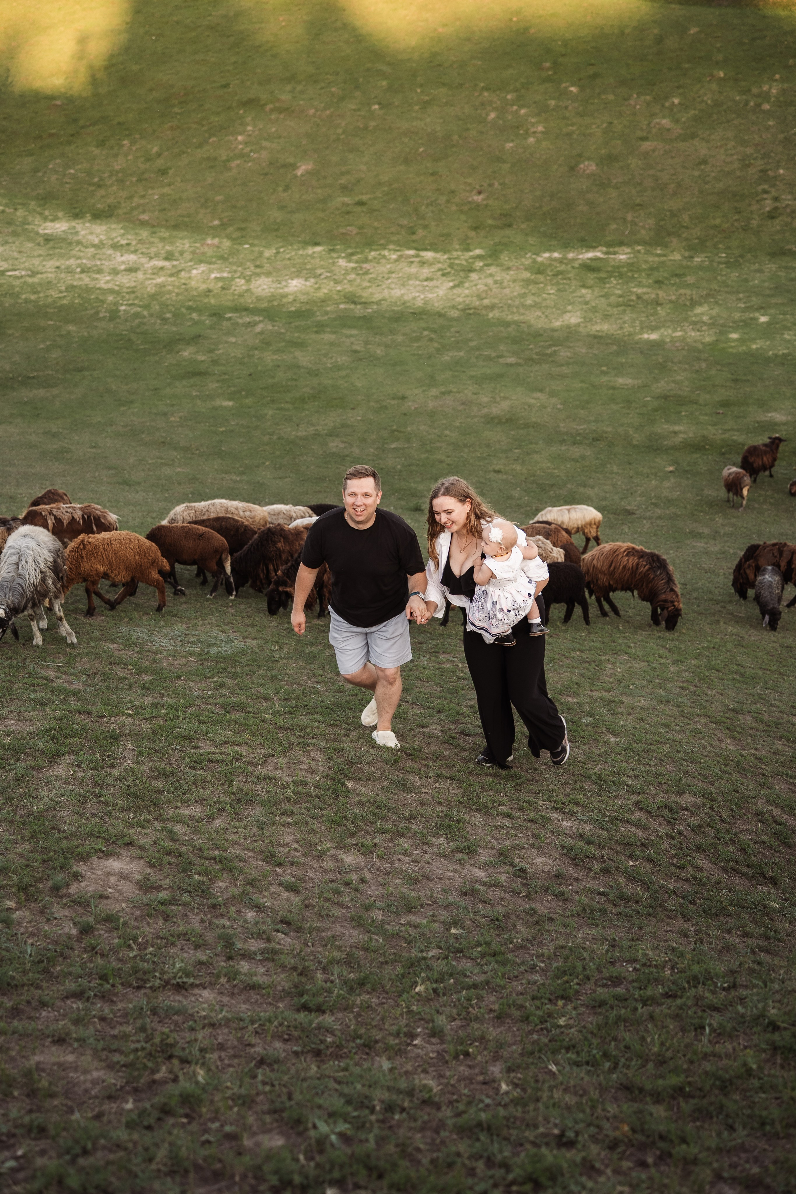 Святкування 1-го дня народження на овечій фермі. Family photographer in Kiev Natalia Shkavron