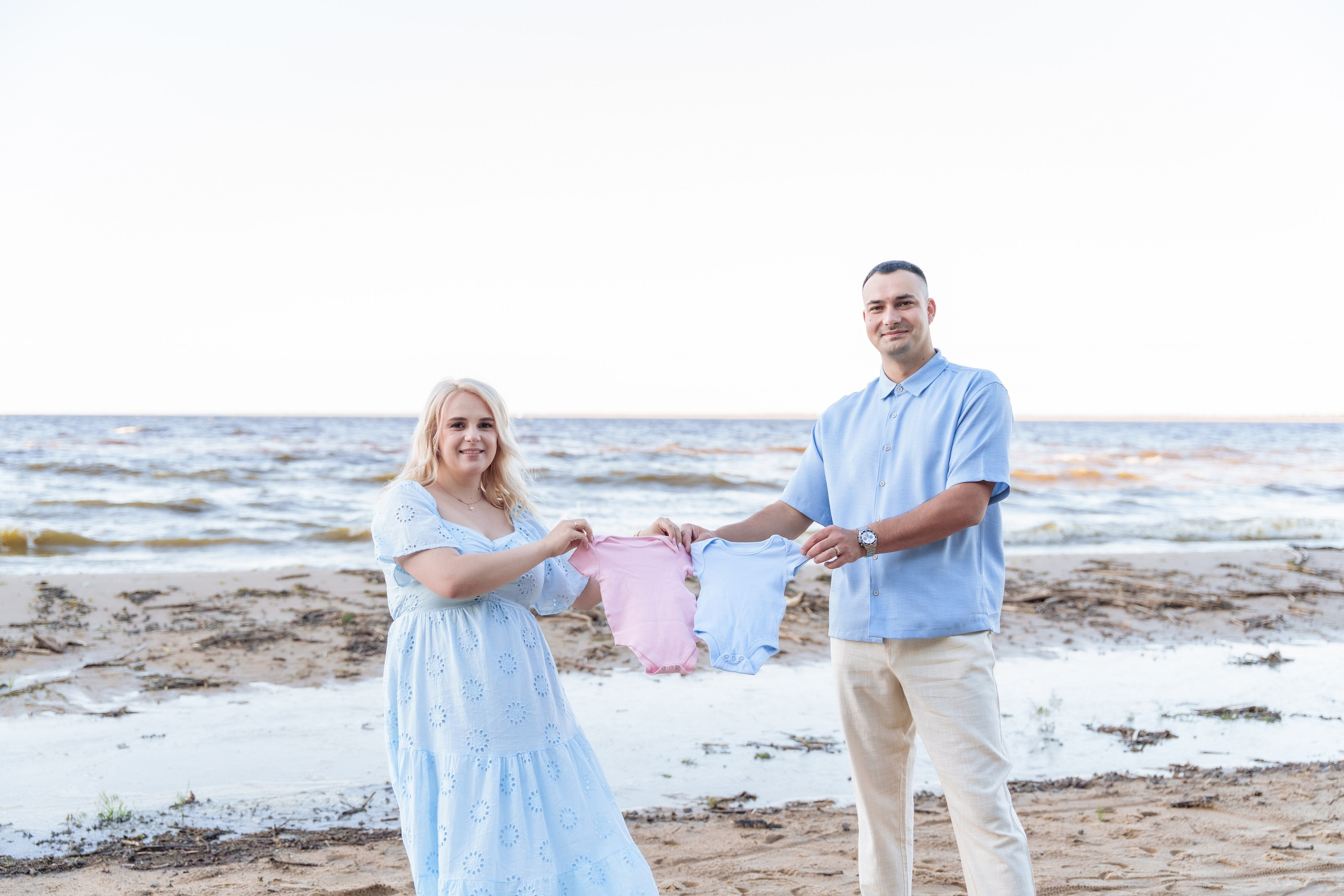 Гендер паті на Київському морі. Family photographer in Kiev Natalia Shkavron