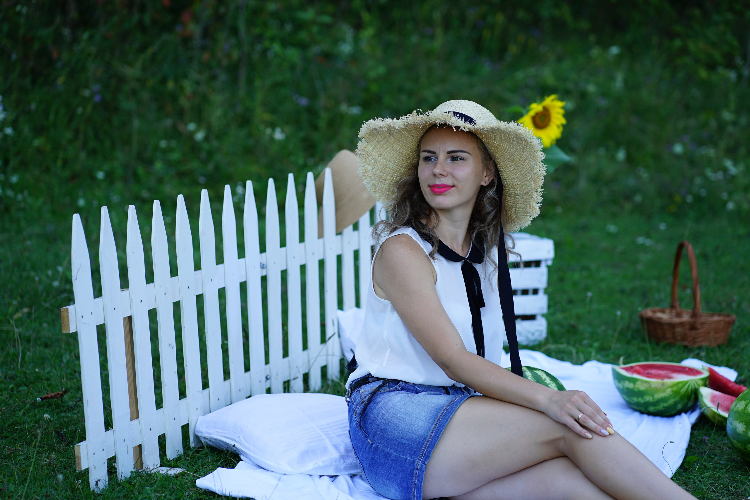 Сімейна фотосесія з кавунами. Family photographer in Kiev Natalia Shkavron