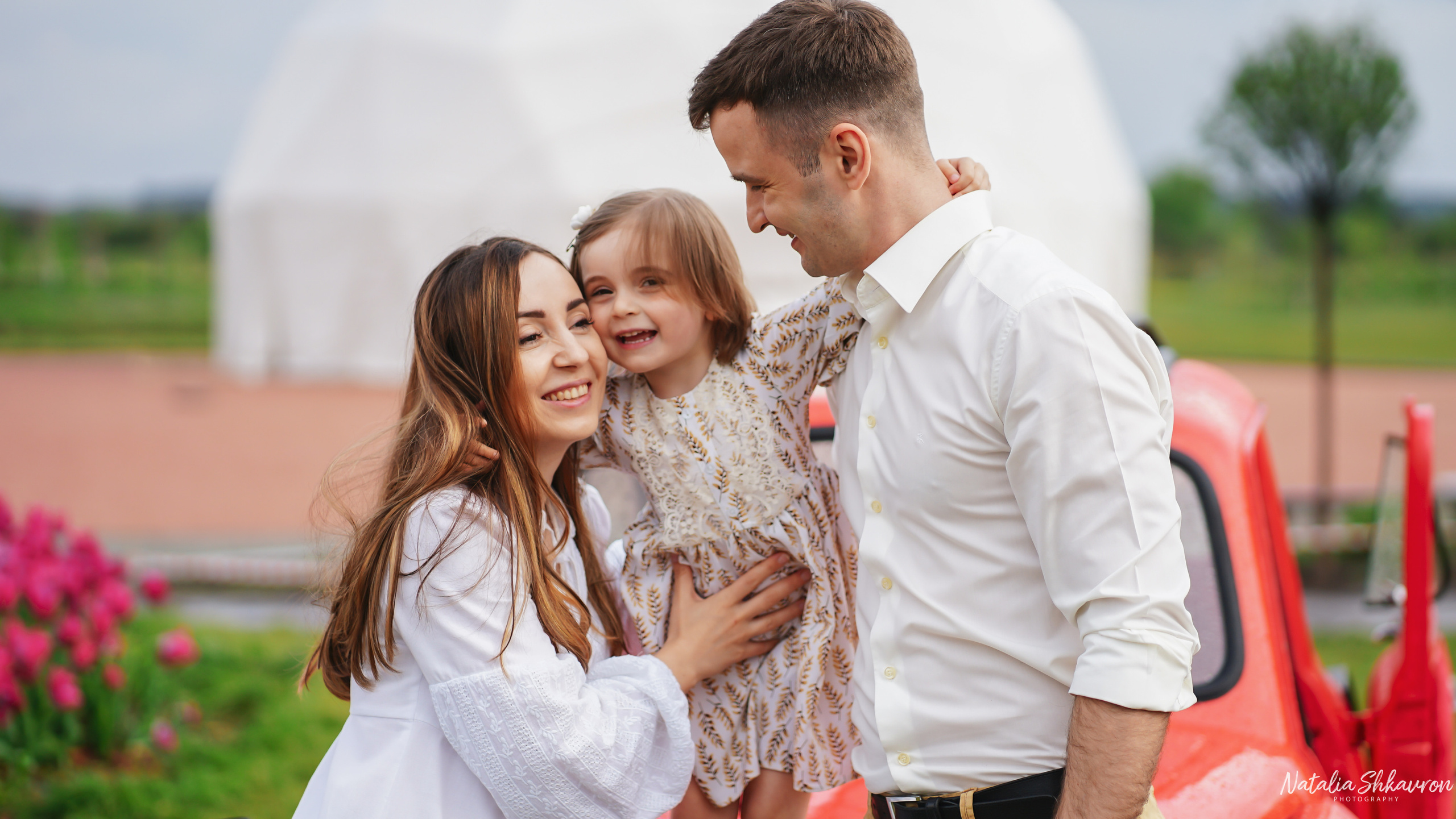 Сімейна фотосесія в тюльпанах. Сімейний фотограф Київ Наталія Шкаврон