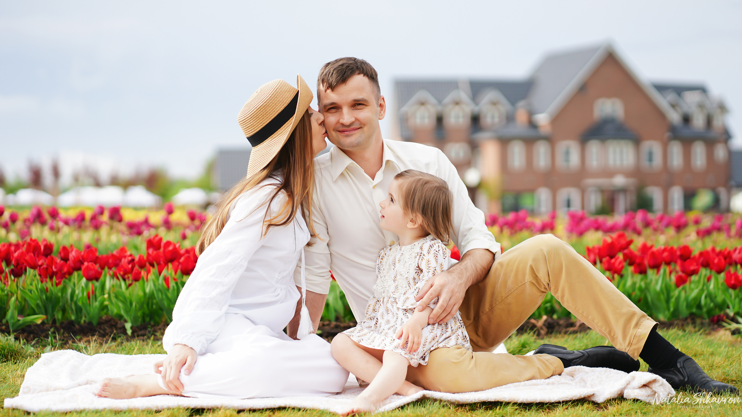 фотосесія в добропарку, Добропарк тюльпани, фотограф добропарк, Добропарк фото, фотосесія в тюльпанах, фотосесія в тюльпанах у Добропарку, добропарк киев, добропарк тюльпаны, портрет фотосесія з тюльпанами, с цветами фотосесія з тюльпанами