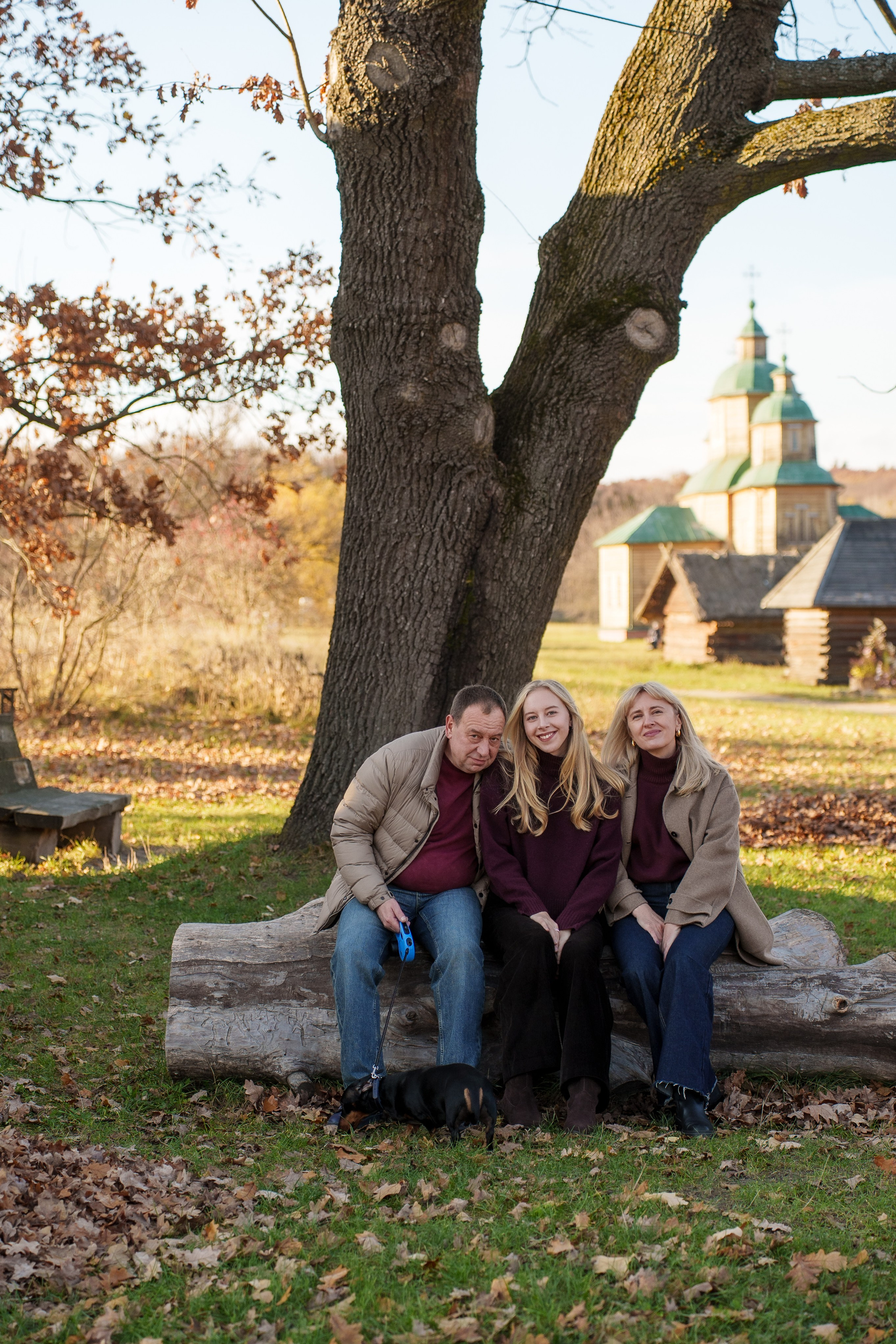 Сімейна фотосесія в Пирогово восени. Family photographer in Kiev Natalia Shkavron