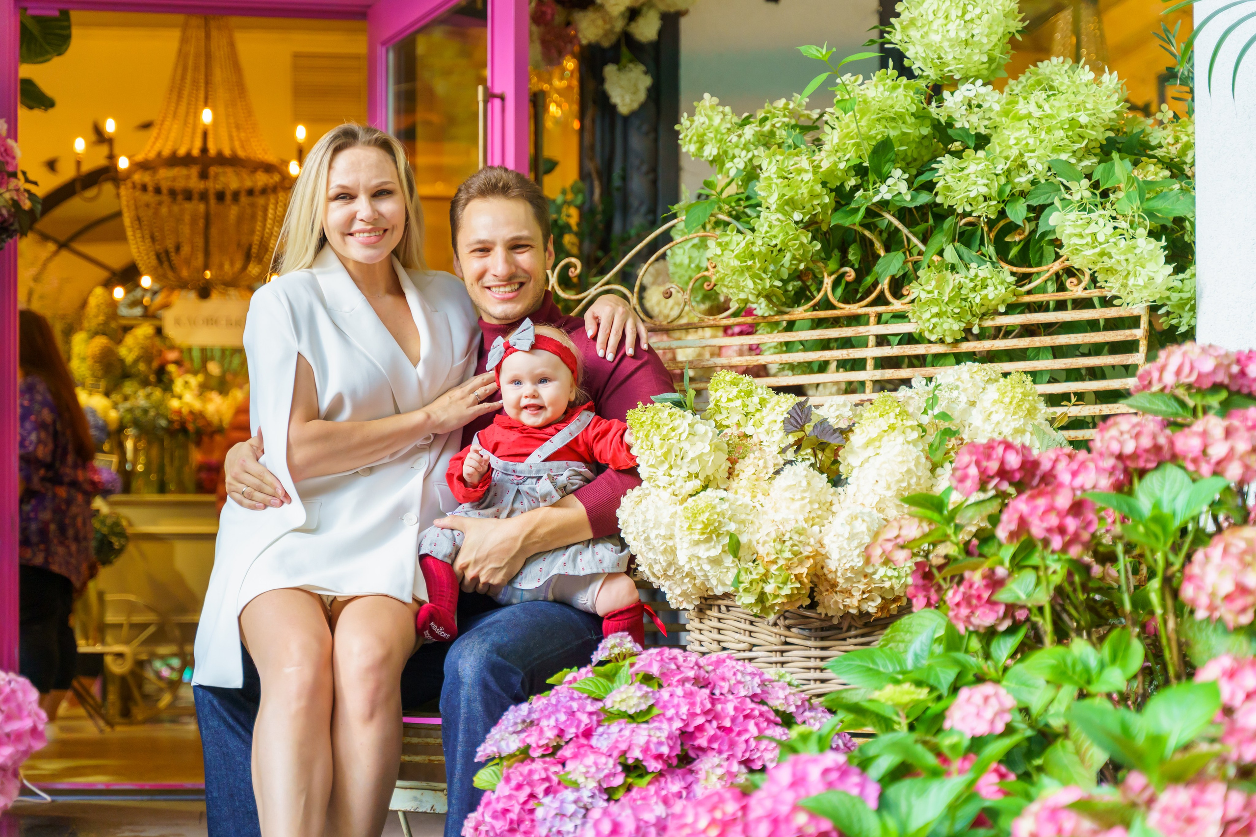 Сімейна фотосесія в гортензіях в Клов саду. Family photographer in Kiev Natalia Shkavron