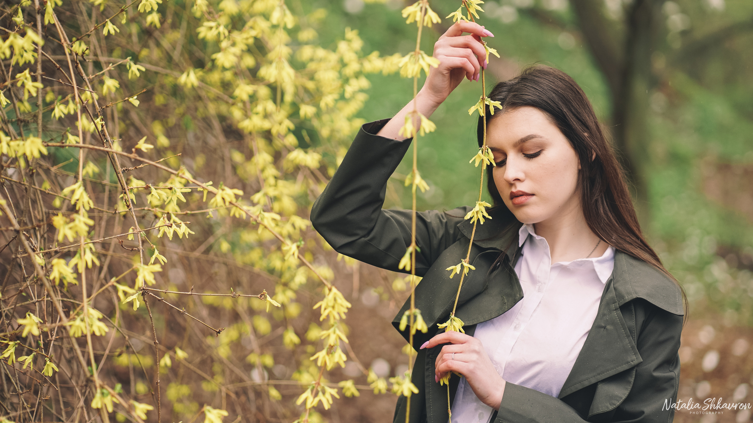 Весняна фотосесія в магноліях. Сімейний фотограф Київ Наталія Шкаврон
