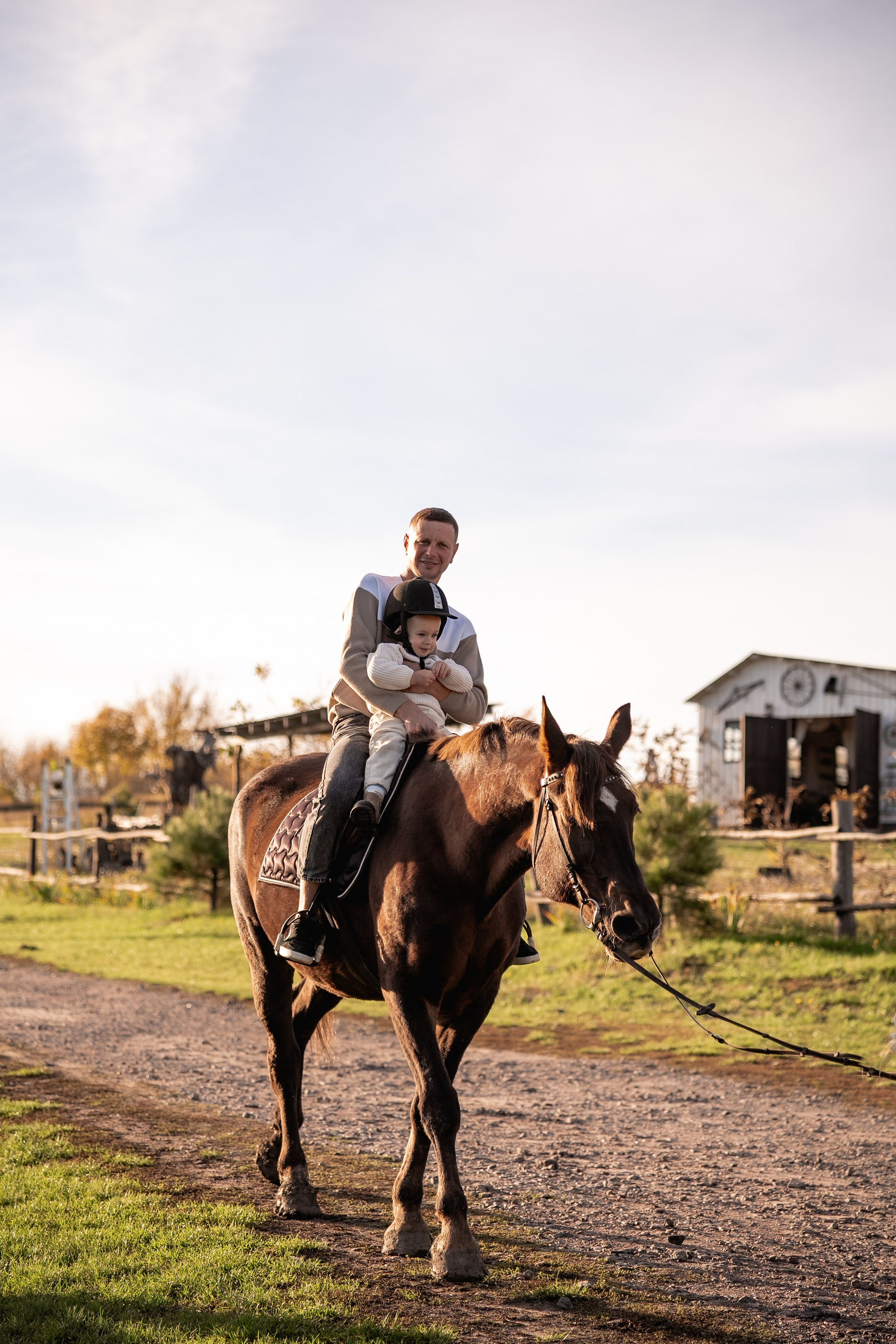 Сімейна фотосесія на кінній фермі. Family photographer in Kiev Natalia Shkavron