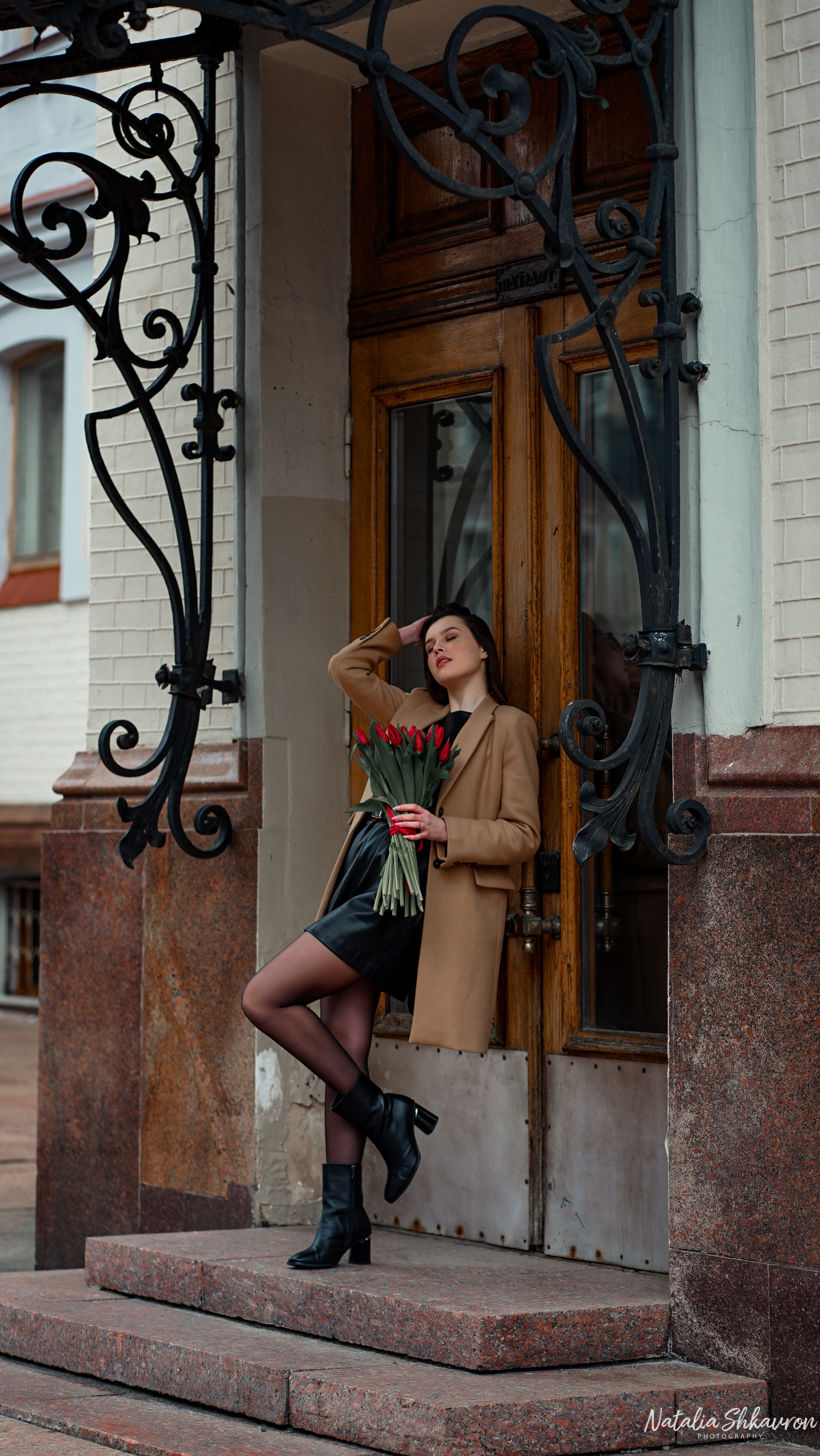 Індивідуальна фотосесія біля Оперного театру Київ. Сімейний фотограф Київ Наталія Шкаврон