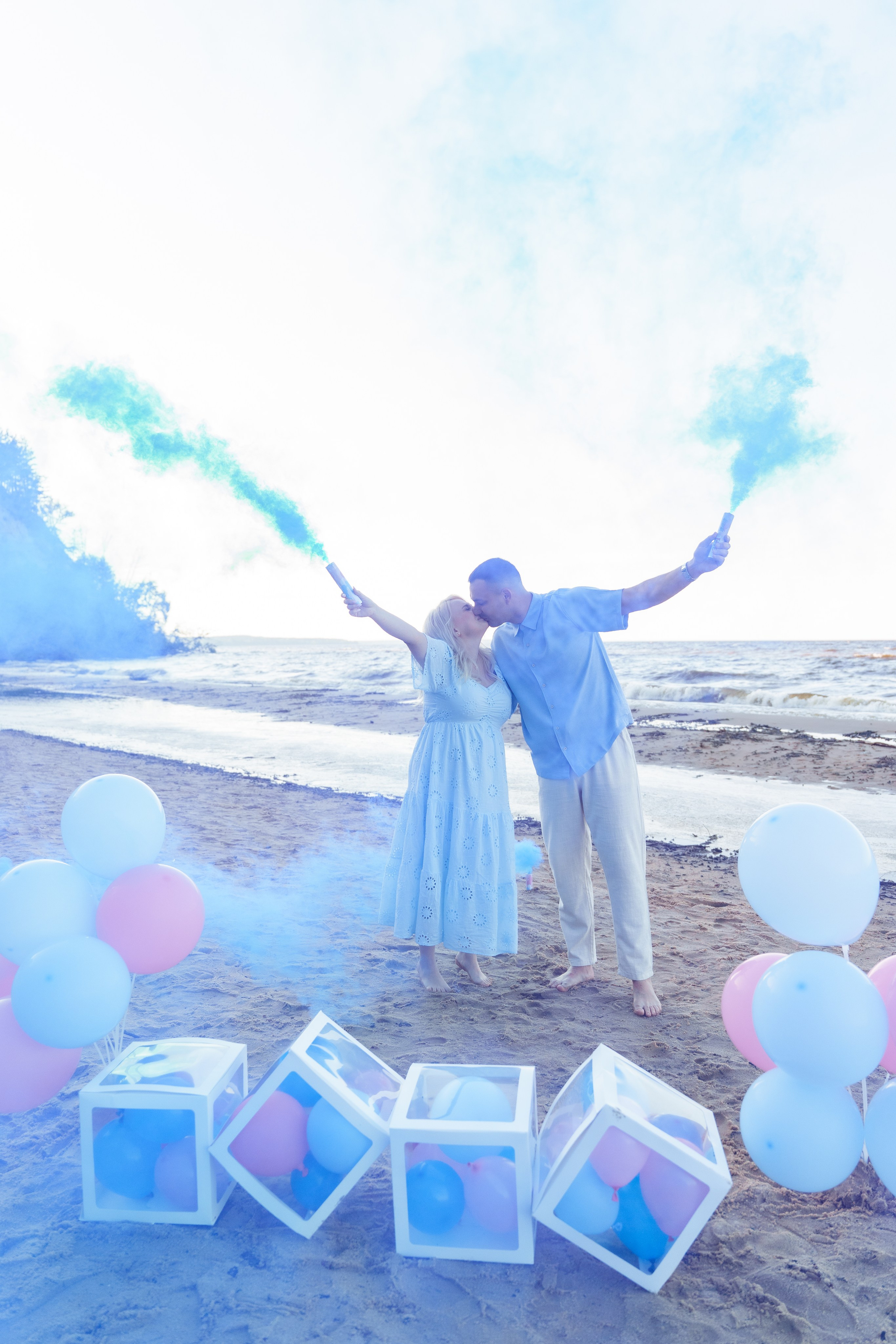 Гендер паті на Київському морі. Family photographer in Kiev Natalia Shkavron