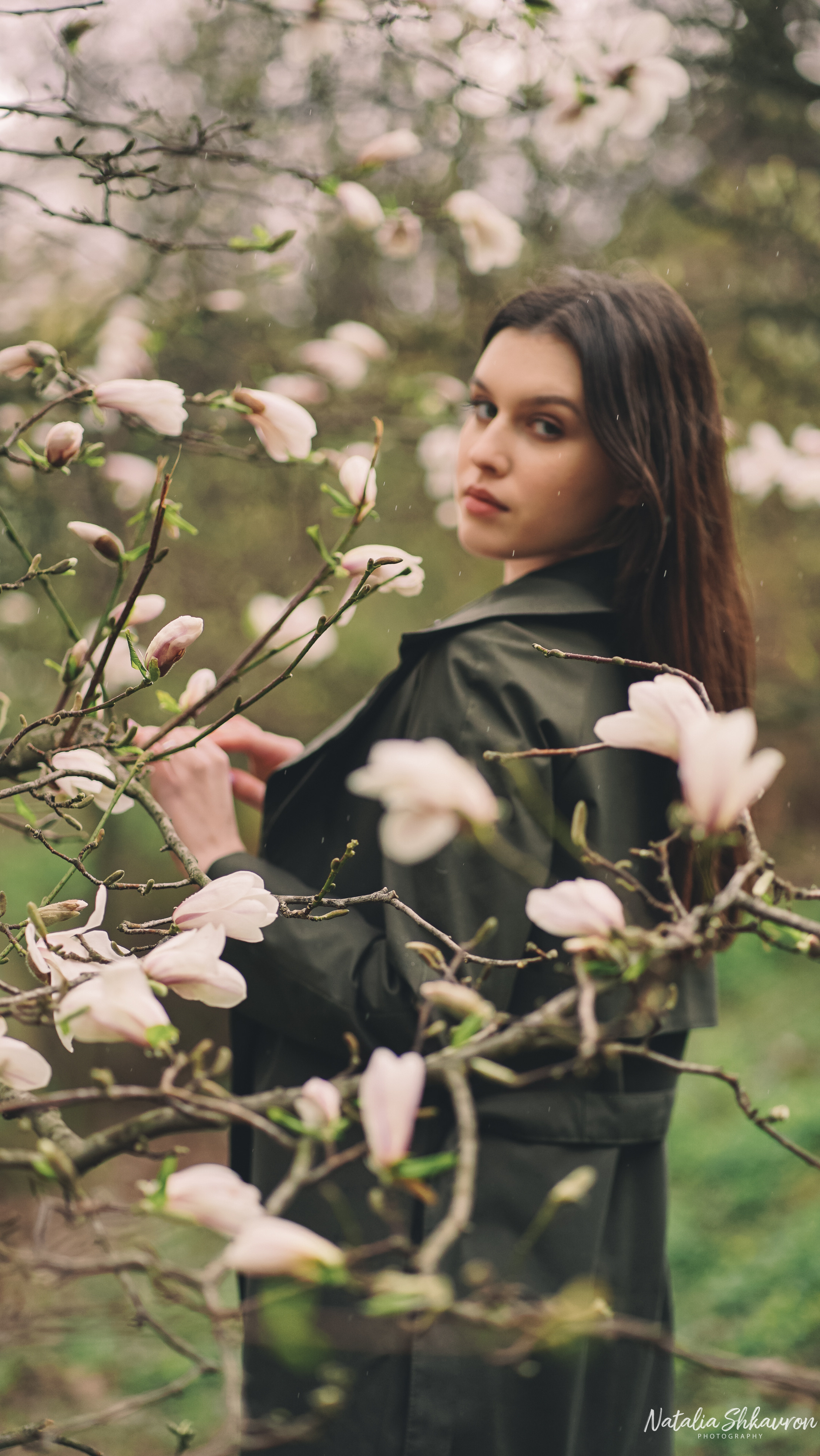 Весняна фотосесія в магноліях. Сімейний фотограф Київ Наталія Шкаврон