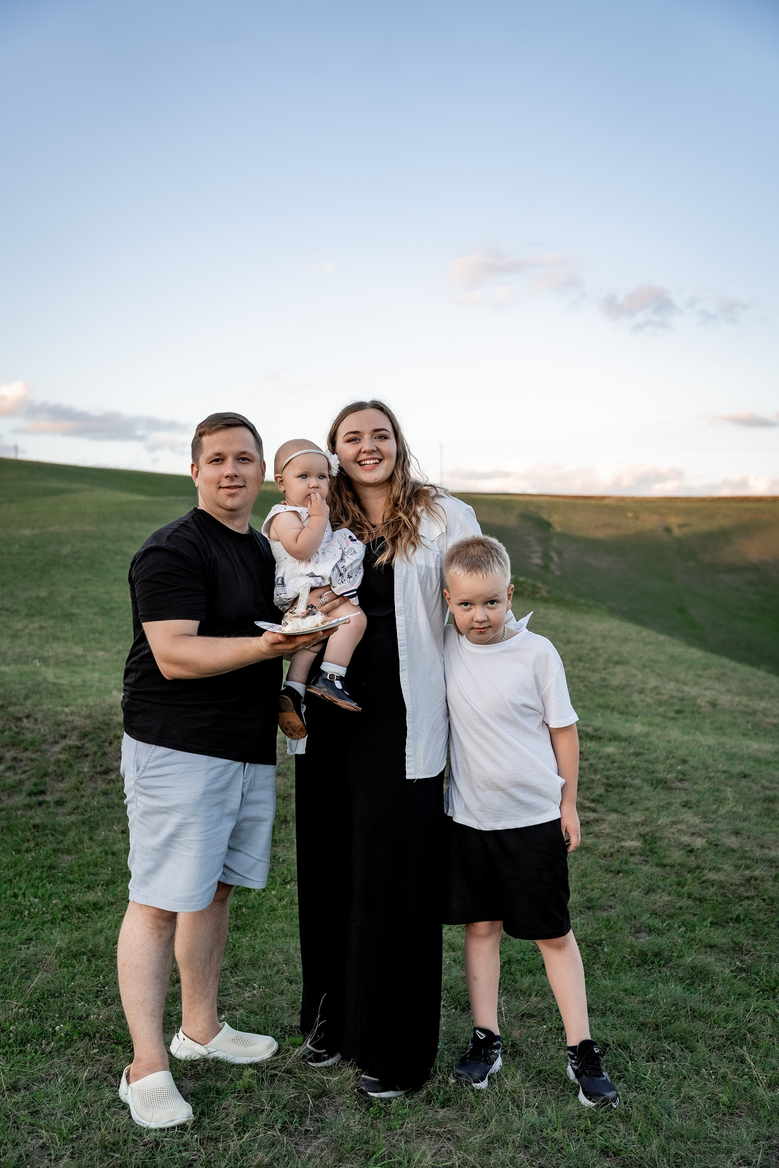 Сімейна фотосесія на овечій фермі. Сімейний фотограф Київ Наталія Шкаврон