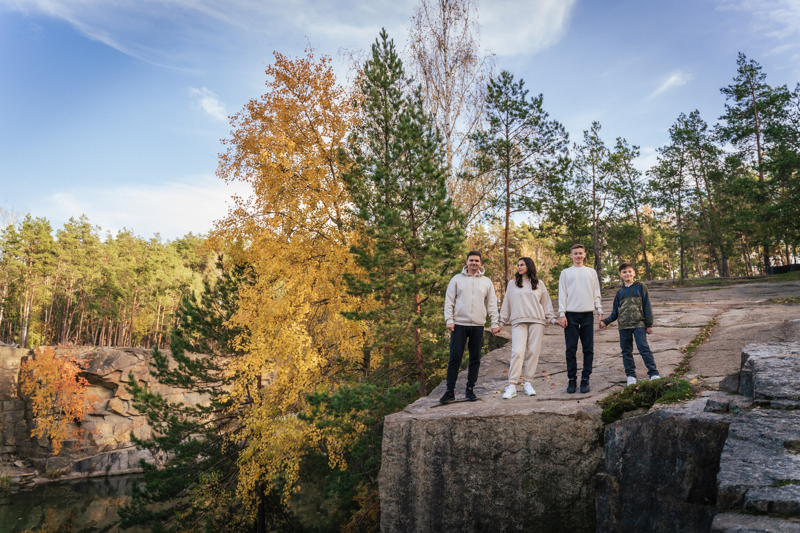 Сімейна фотосесія на природі біля Коростишівського карєру. Сімейний фотограф Київ Наталія Шкаврон