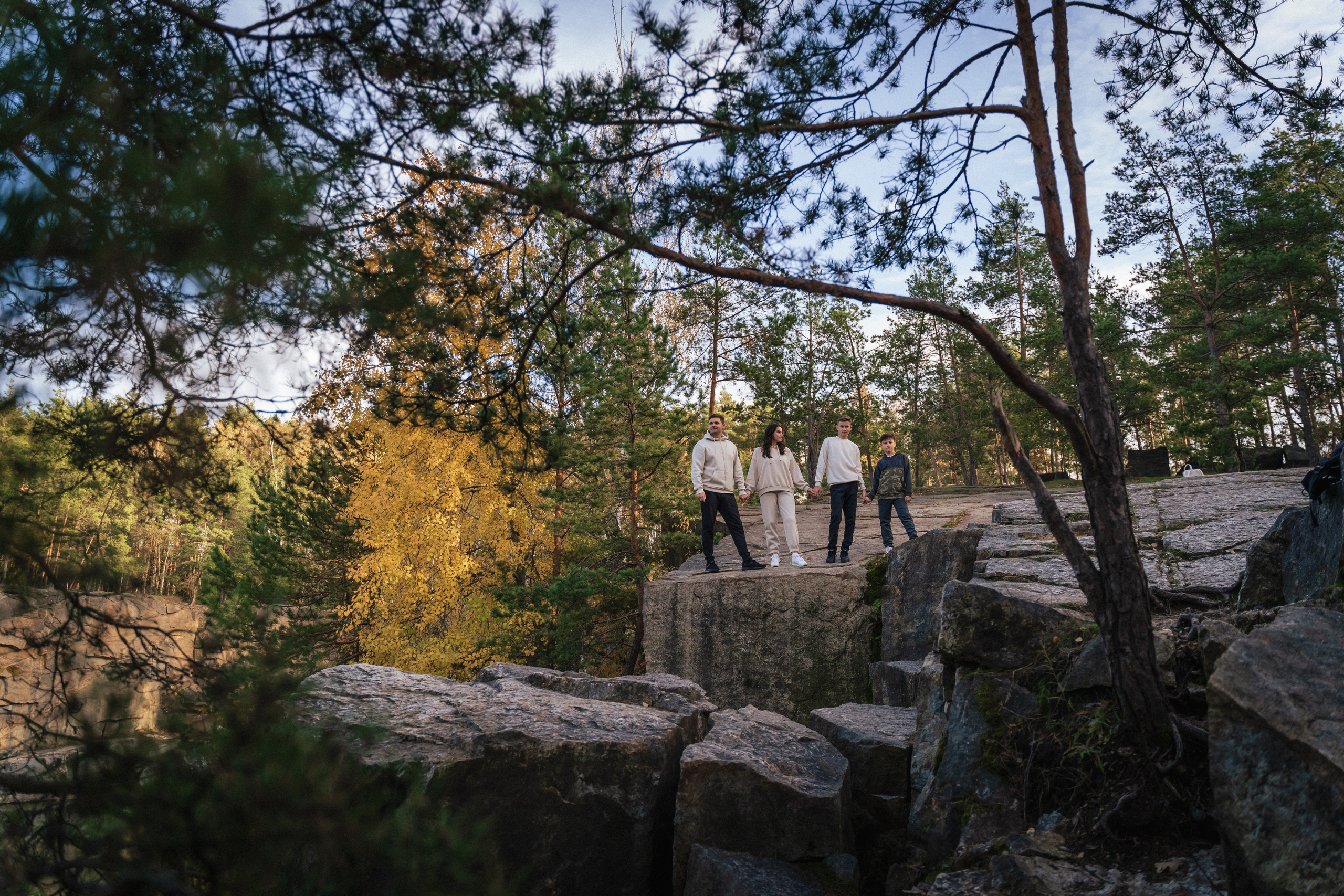 Сімейна фотосесія на природі біля Коростишівського карєру. Сімейний фотограф Київ Наталія Шкаврон