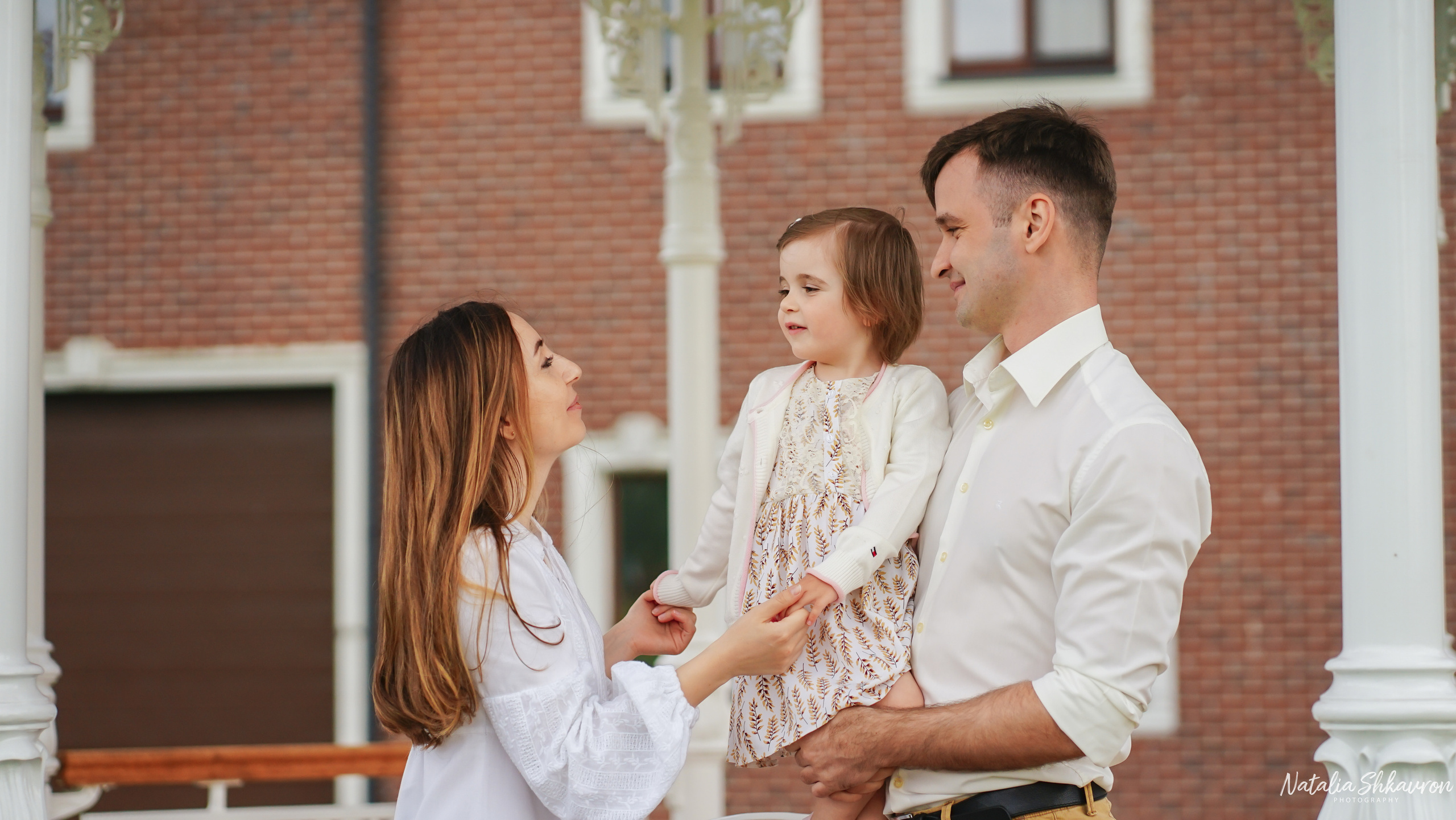 Сімейна фотосесія в тюльпанах. Сімейний фотограф Київ Наталія Шкаврон