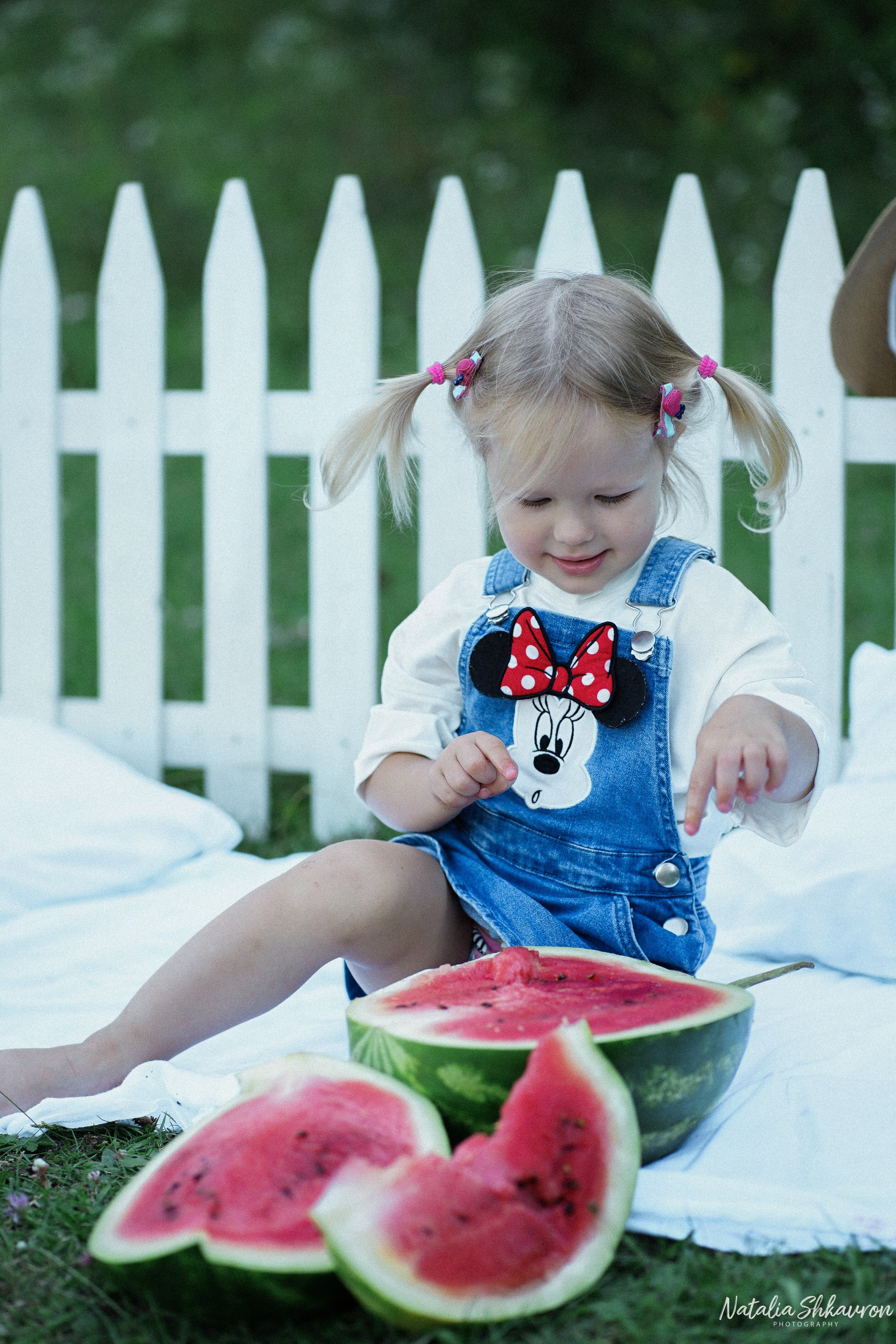 Сімейна фотосесія з кавунами. Family photographer in Kiev Natalia Shkavron