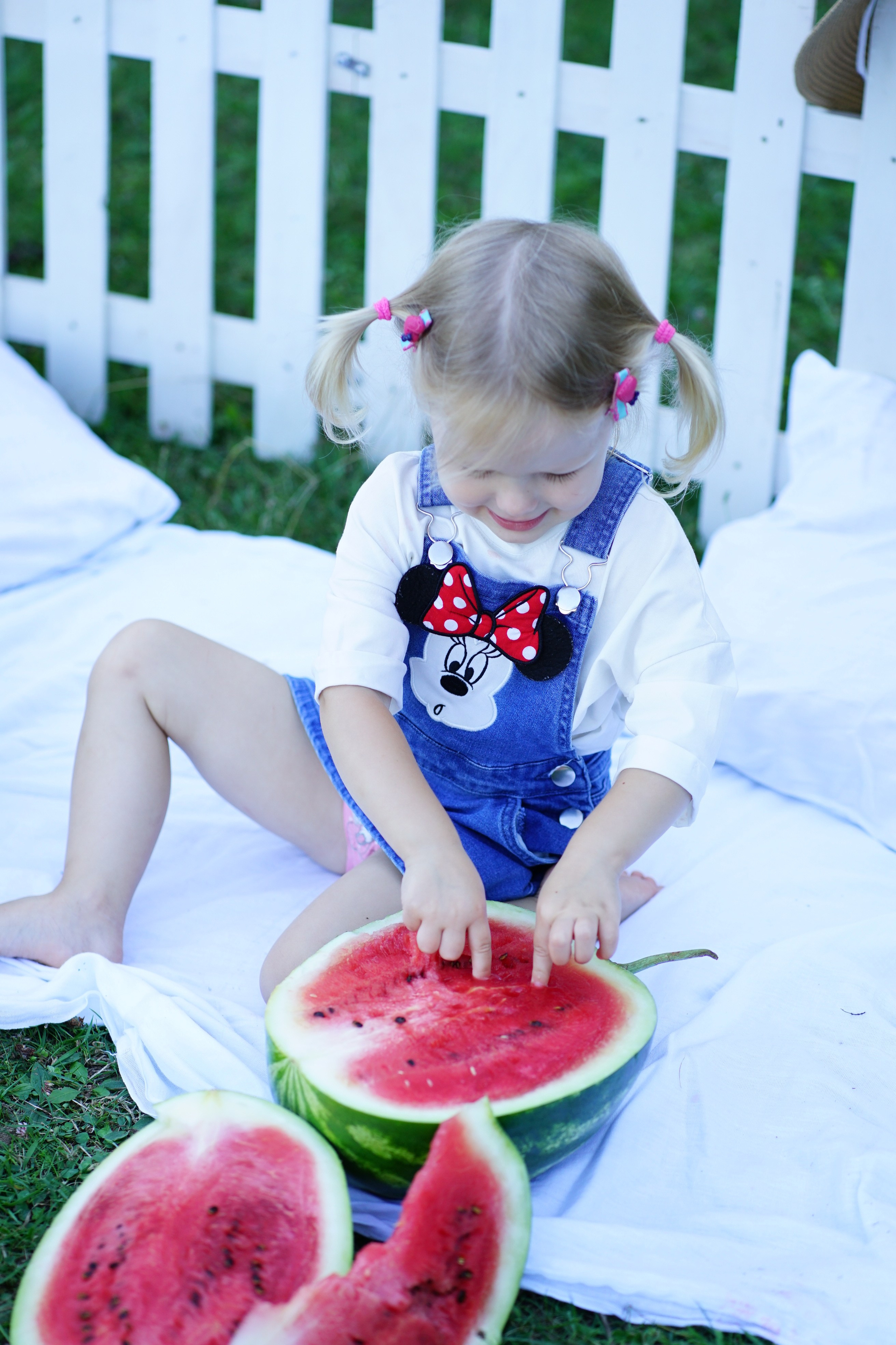 Сімейна фотосесія з кавунами. Family photographer in Kiev Natalia Shkavron