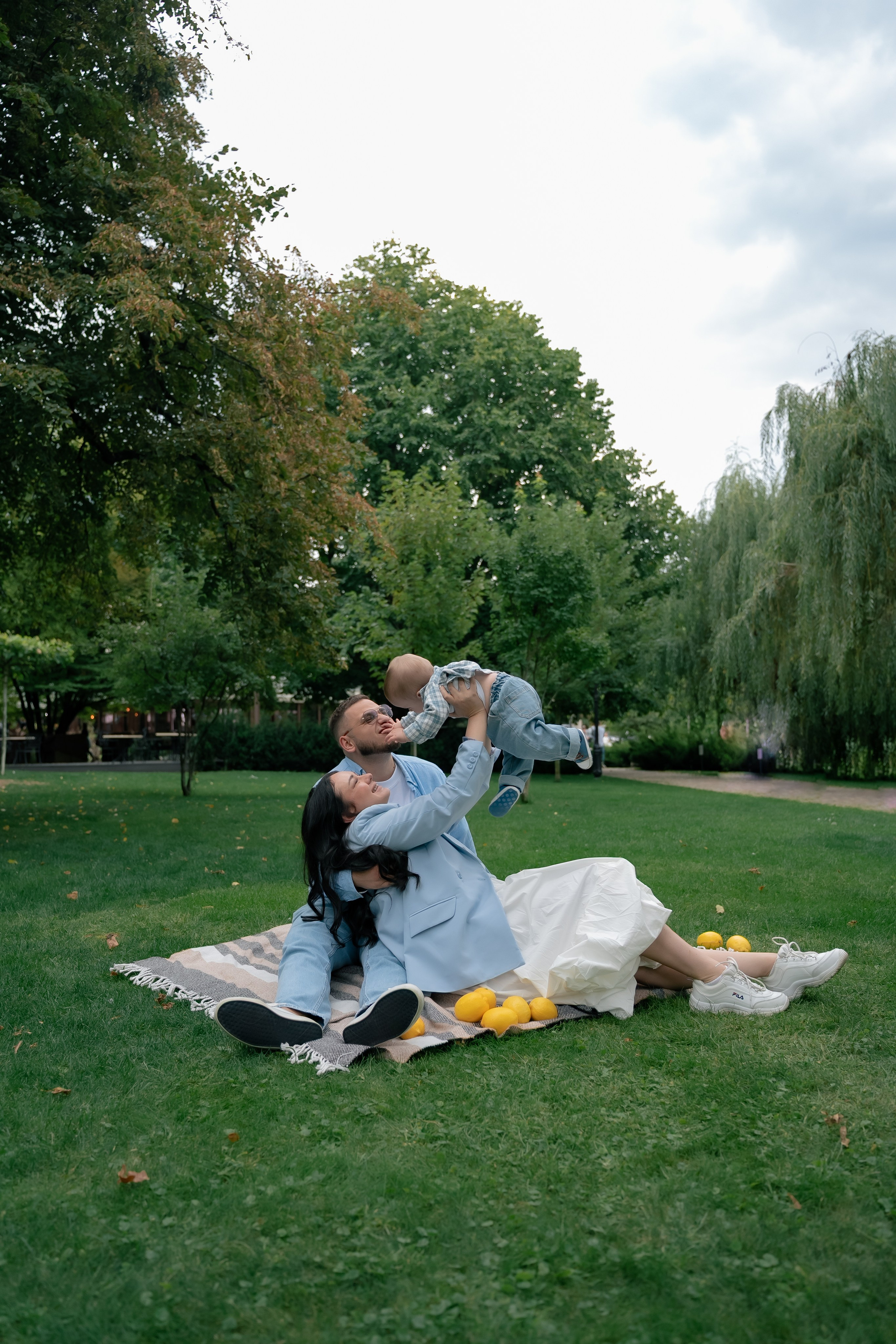 Сімейна фотосесія у парку Прага. Сімейний фотограф Київ Наталія Шкаврон