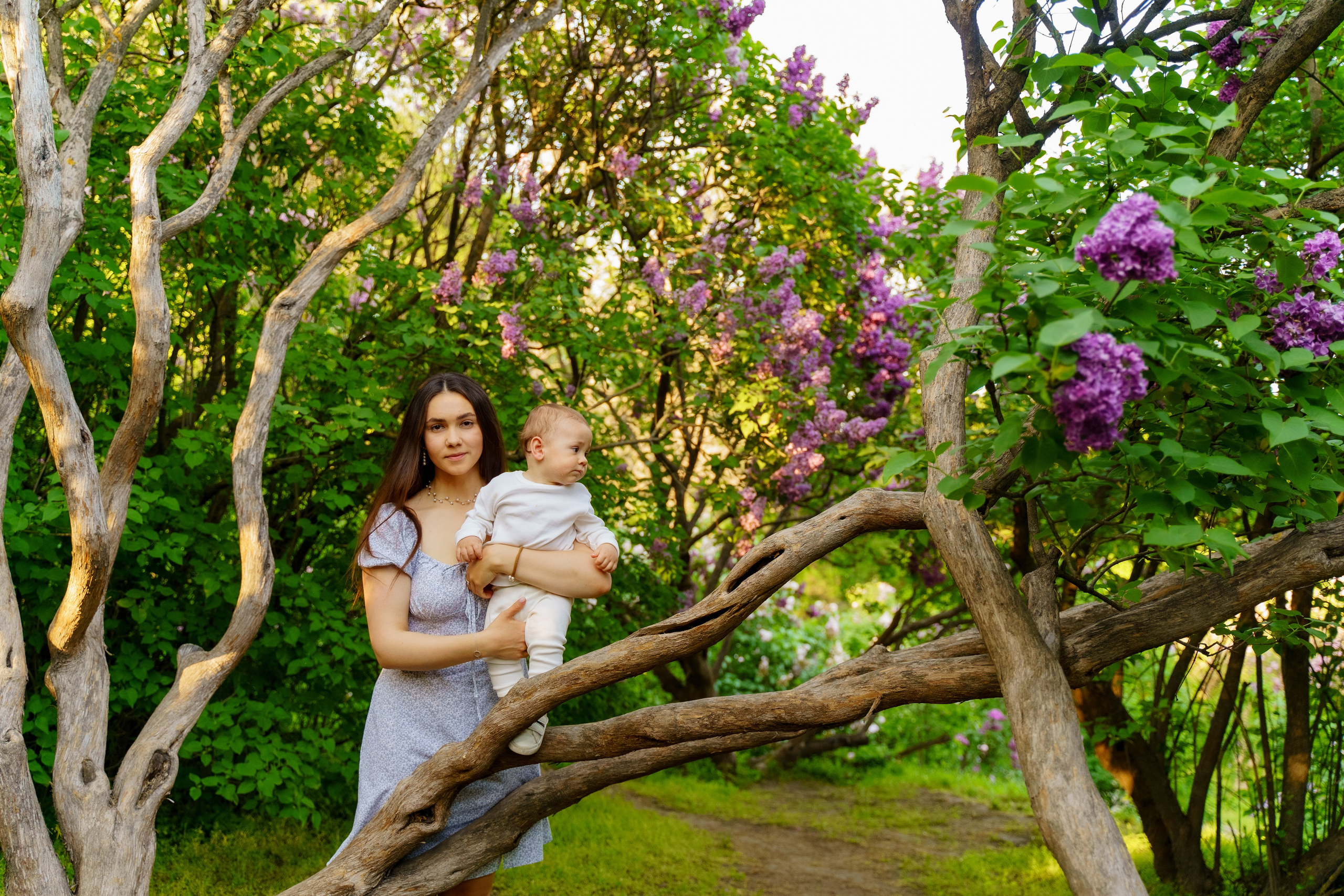 Сімейна фотосесія в бузку Київ. Сімейний фотограф Київ Наталія Шкаврон