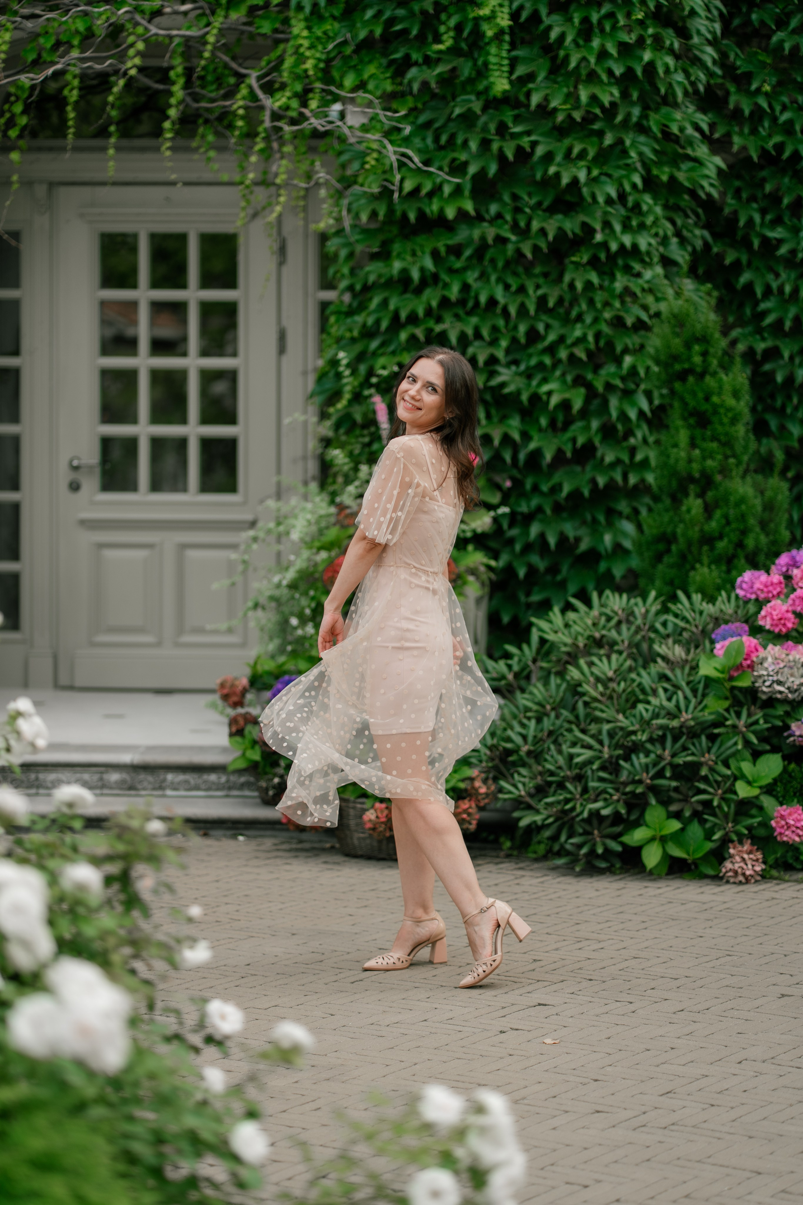 Фотосеся індивідуальна в гортензіях. Сімейний фотограф Київ Наталія Шкаврон