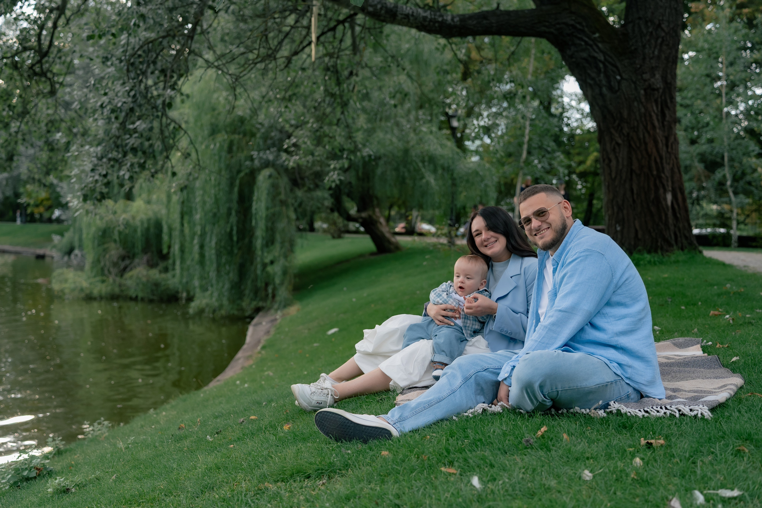 Сімейна фотосесія у парку Прага. Сімейний фотограф Київ Наталія Шкаврон