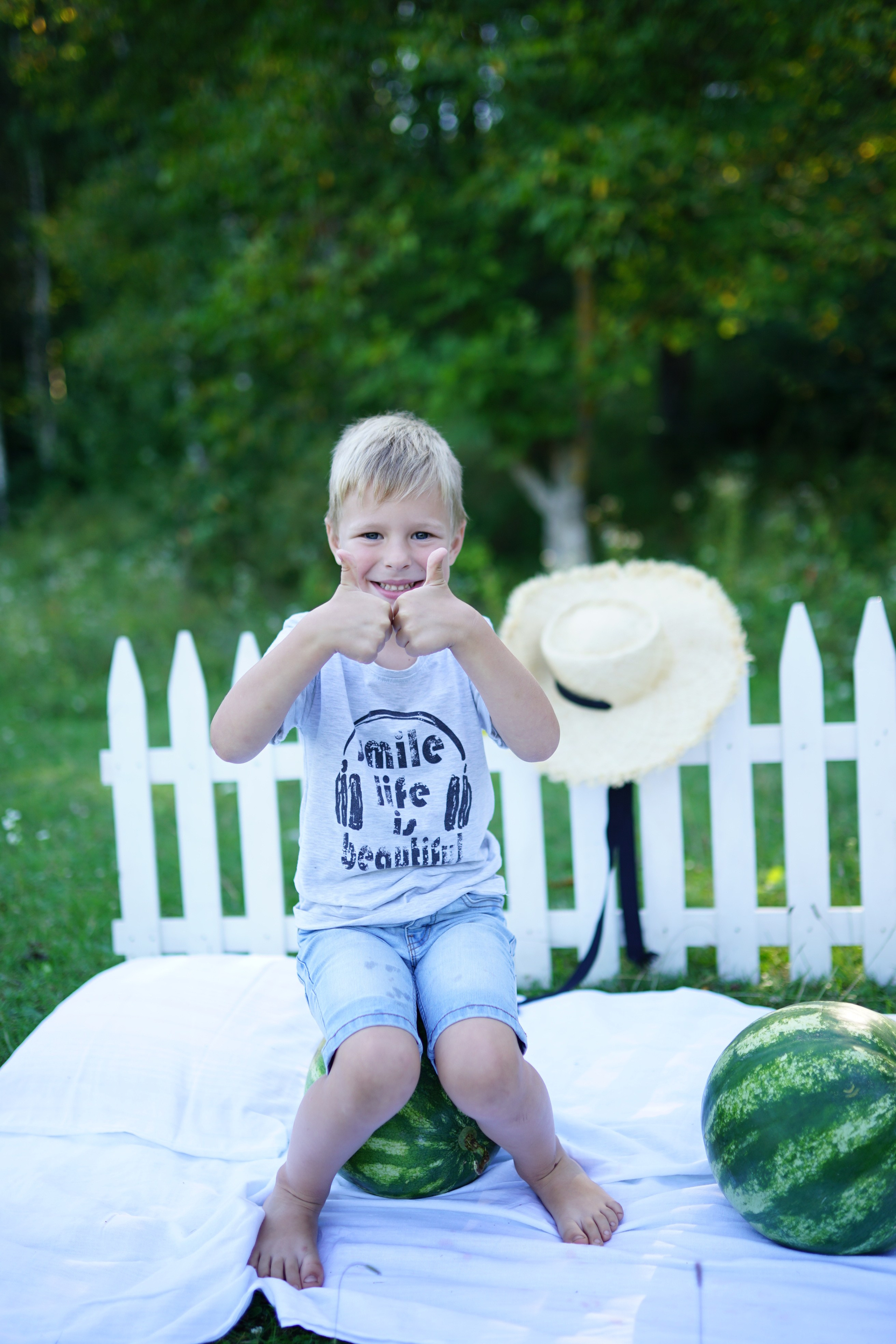 Сімейна фотосесія з кавунами. Family photographer in Kiev Natalia Shkavron