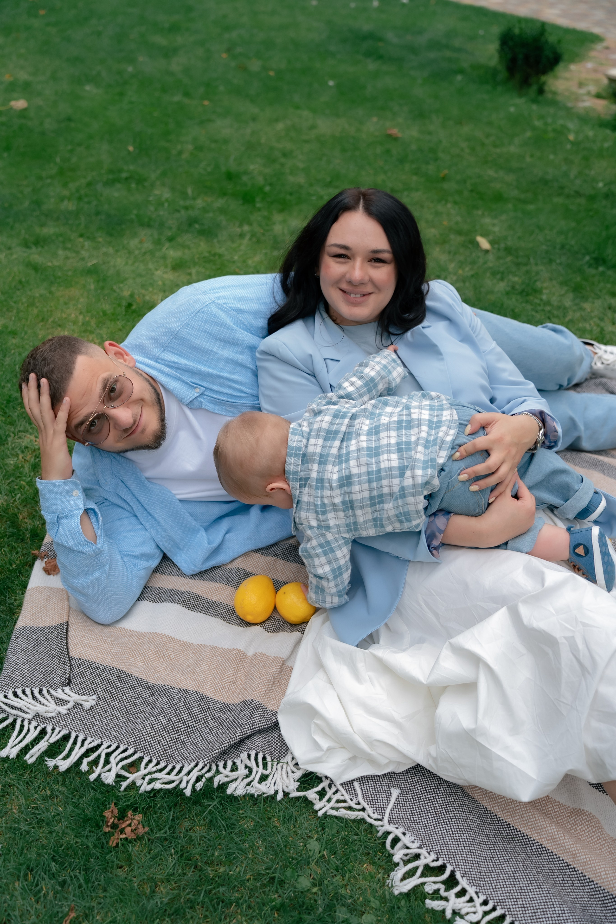 Сімейна фотосесія у парку Прага. Сімейний фотограф Київ Наталія Шкаврон