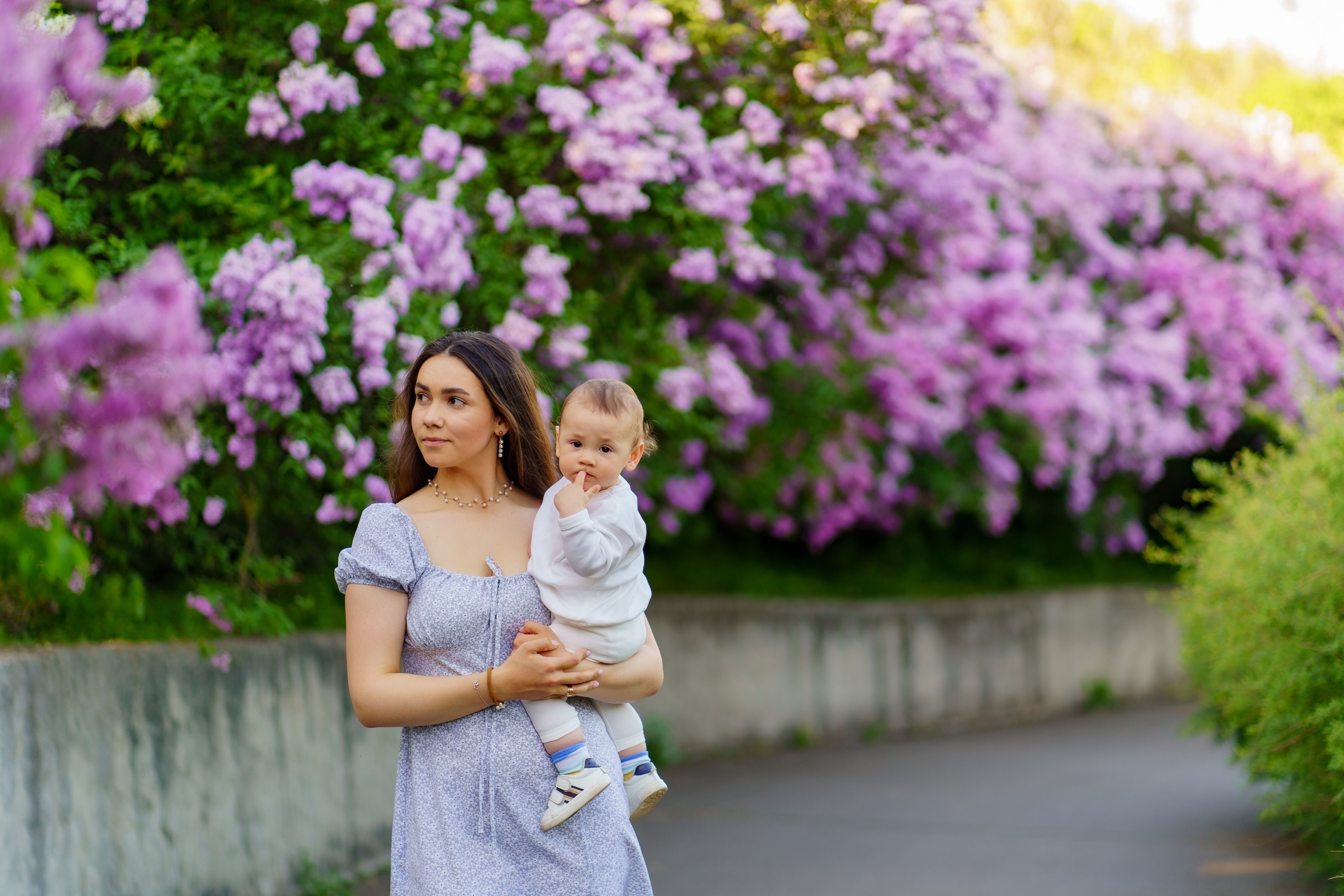 Сімейна фотосесія в бузку Київ. Сімейний фотограф Київ Наталія Шкаврон