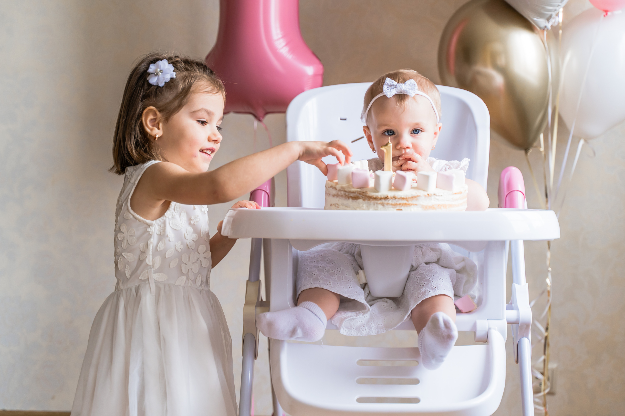 Перший день народження. Домашня фотосесія. Сімейний фотограф Київ Наталія Шкаврон