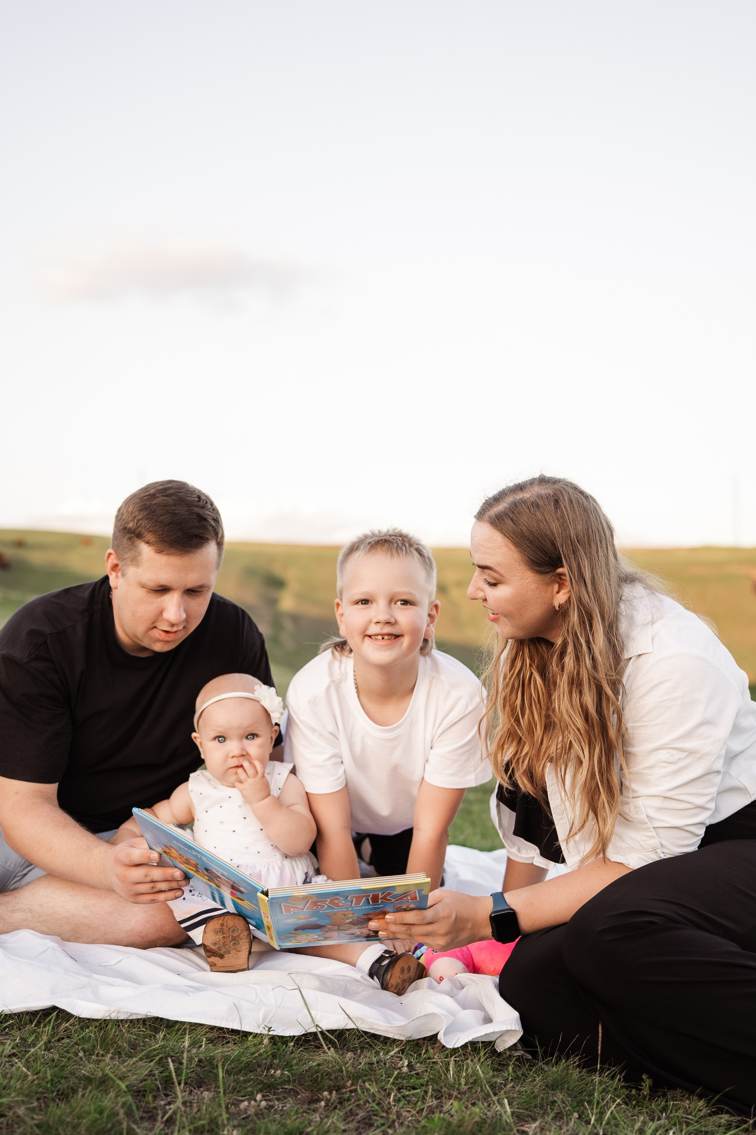 Святкування 1-го дня народження на овечій фермі. Family photographer in Kiev Natalia Shkavron
