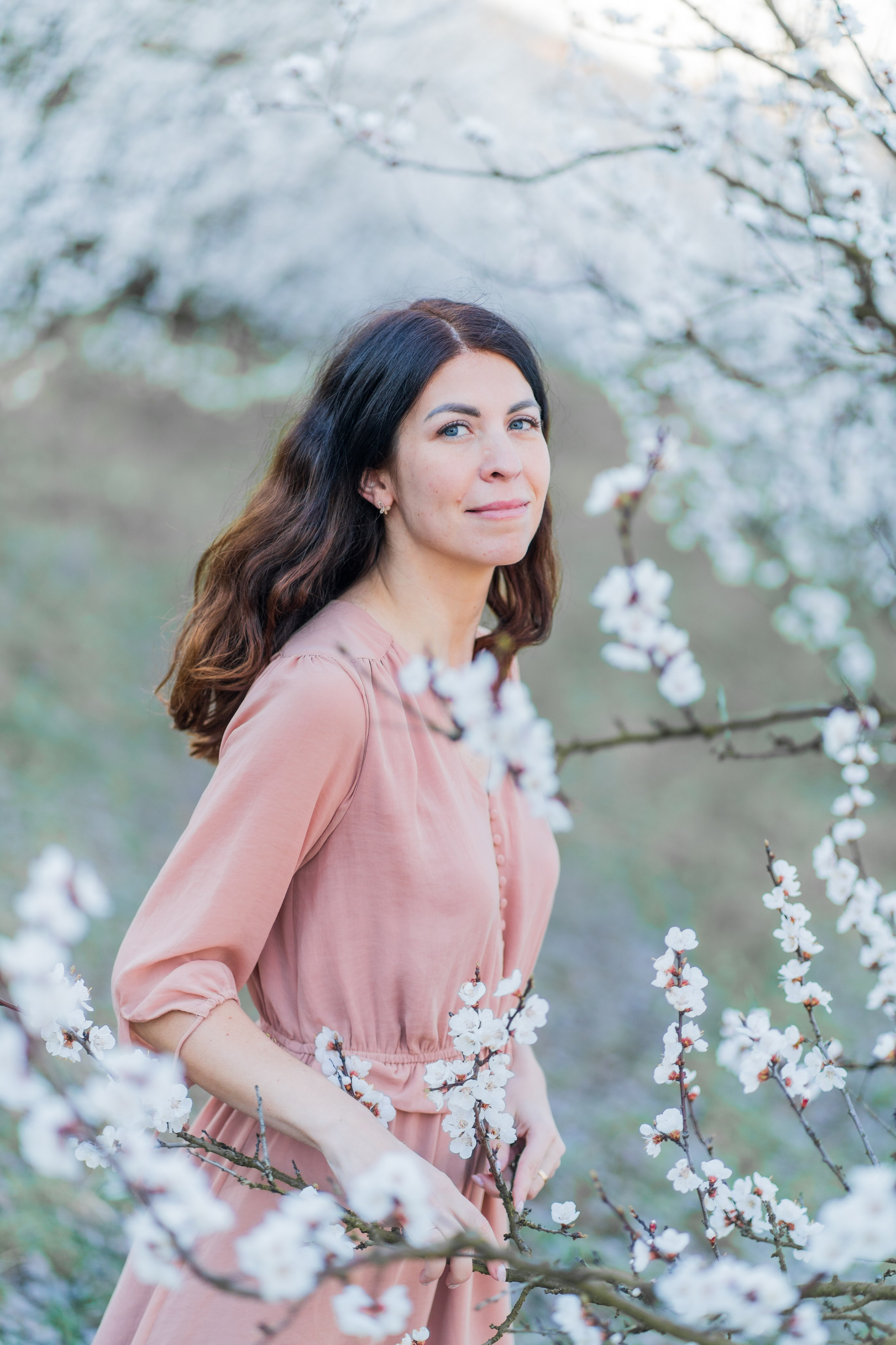 Сімейна фотосесія в абрикосовому саду. Сімейний фотограф Київ Наталія Шкаврон
