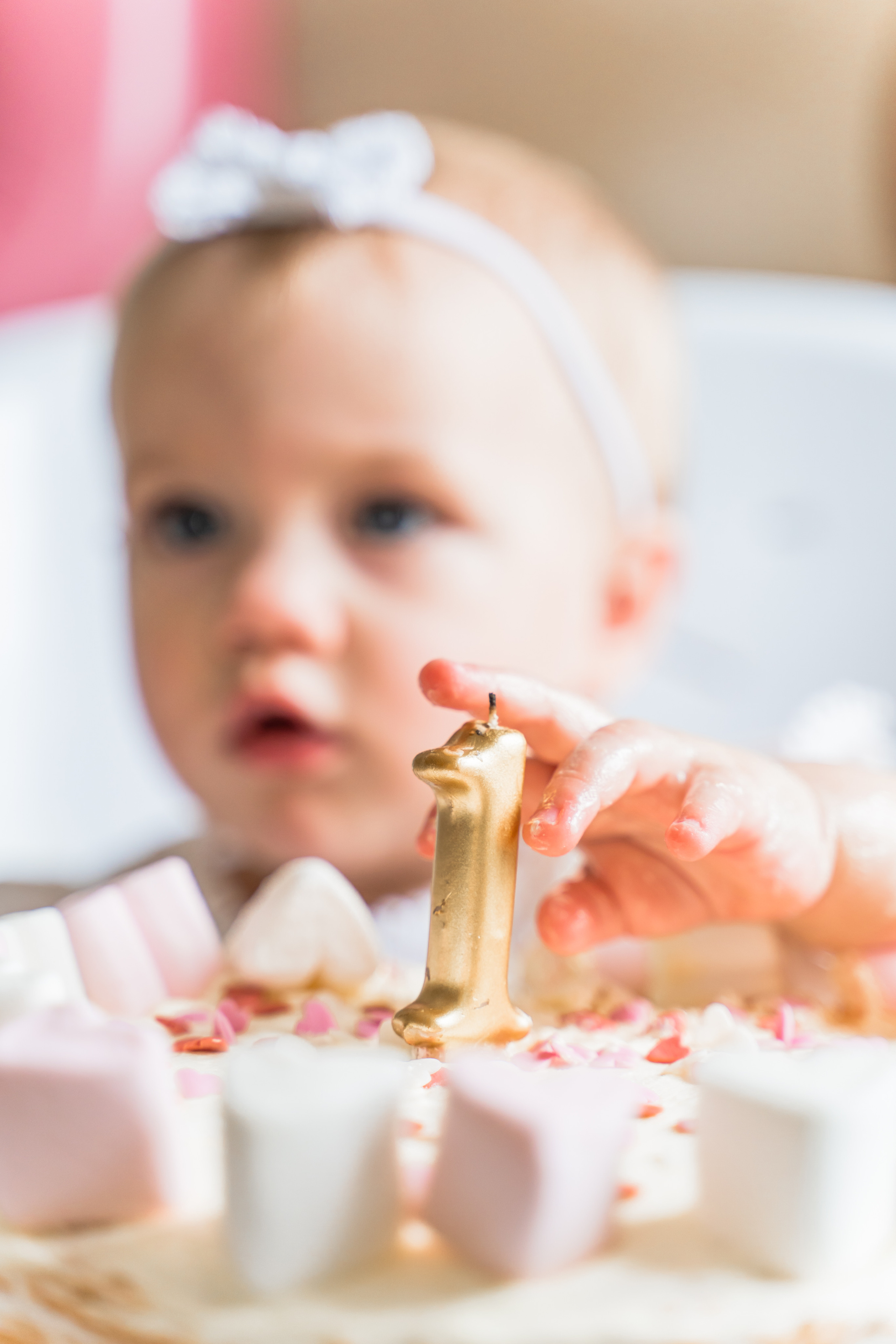 Перший день народження. Домашня фотосесія. Сімейний фотограф Київ Наталія Шкаврон