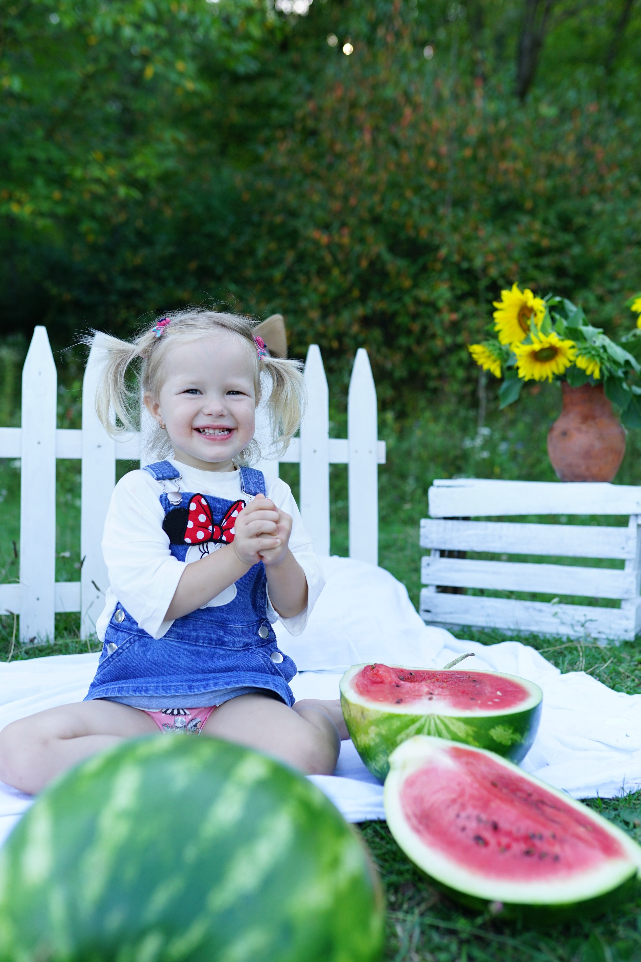 Сімейна фотосесія з кавунами. Family photographer in Kiev Natalia Shkavron