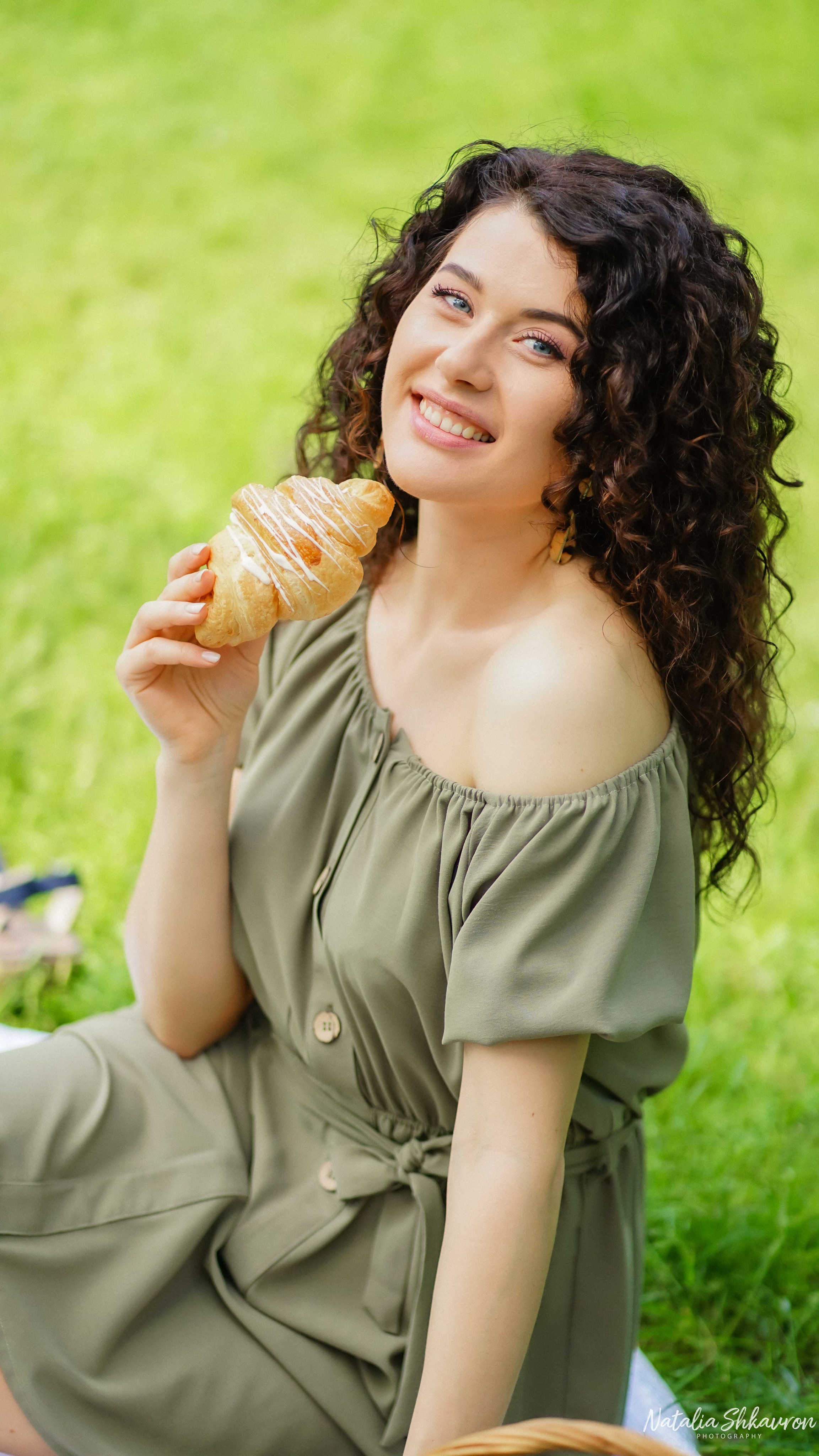 Полуничний фотопікнік 2021. Сімейний фотограф Київ Наталія Шкаврон